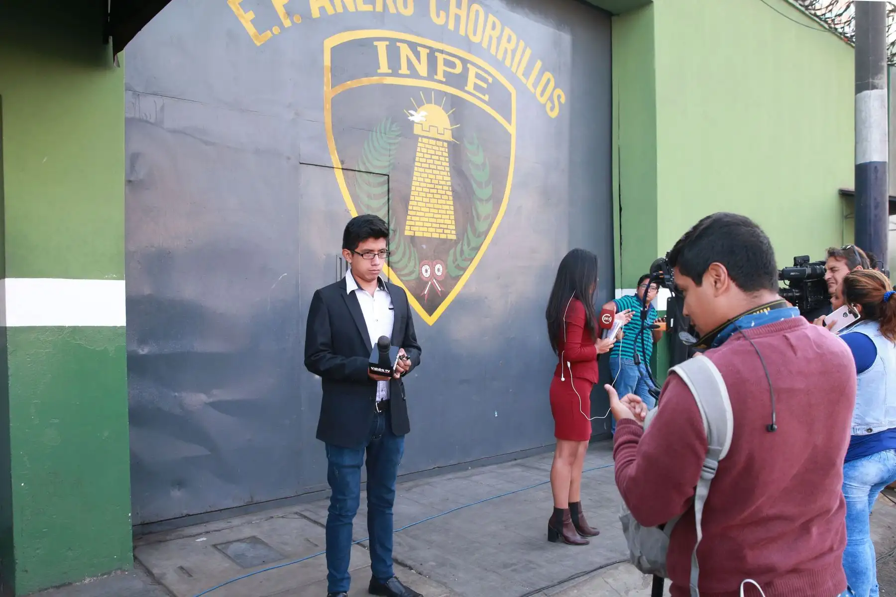 Medios de comunicación esperan la salida de Nadine Heredia del centro Penitenciario en Chorrillos. Foto: ANDINA/Vidal Tarqui