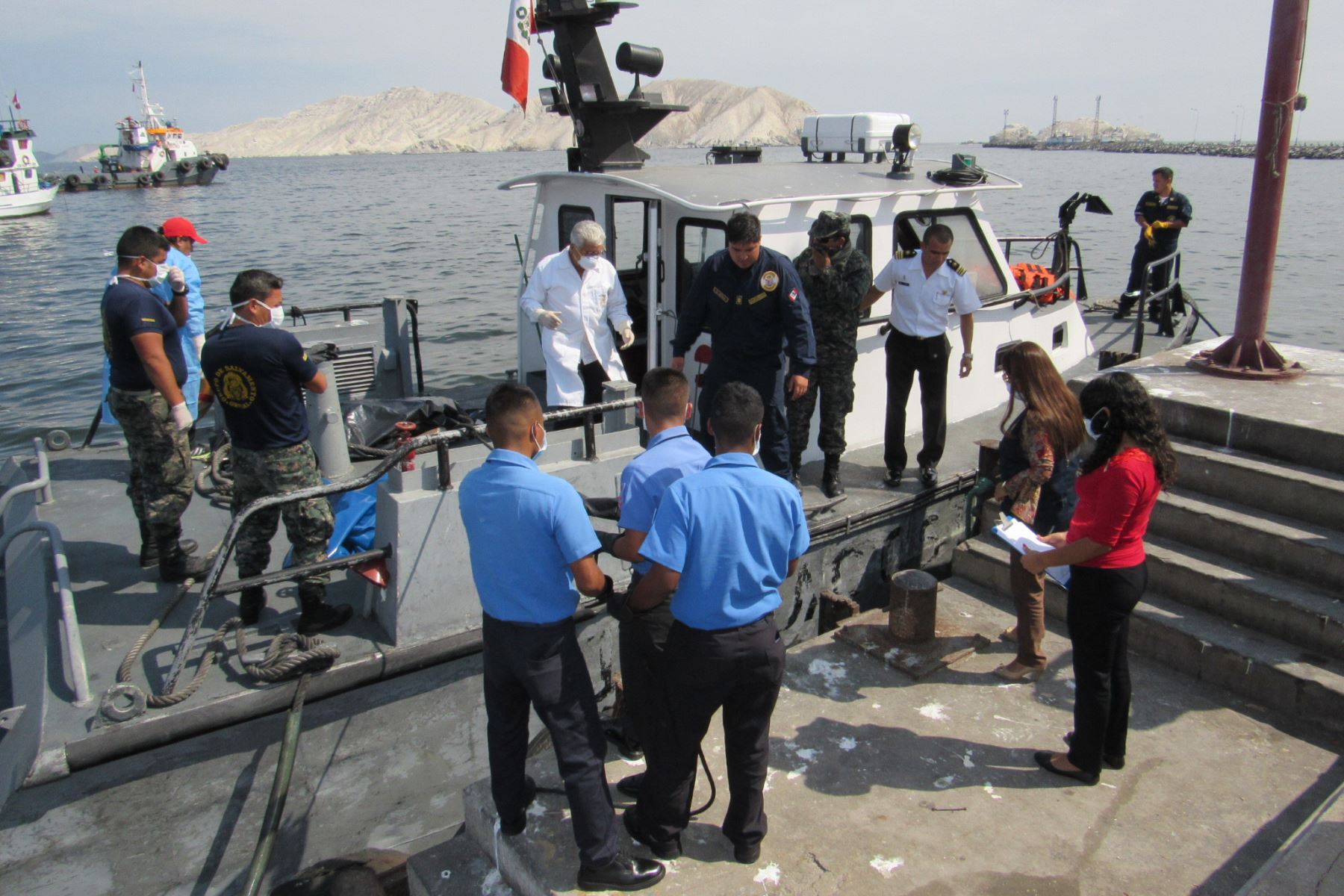 Buzos de la Marina de Guerra hallan otro cuerpo de pescador del naufragio de embarcación pesquera en mar de Chimbote. ANDINA/Difusión
