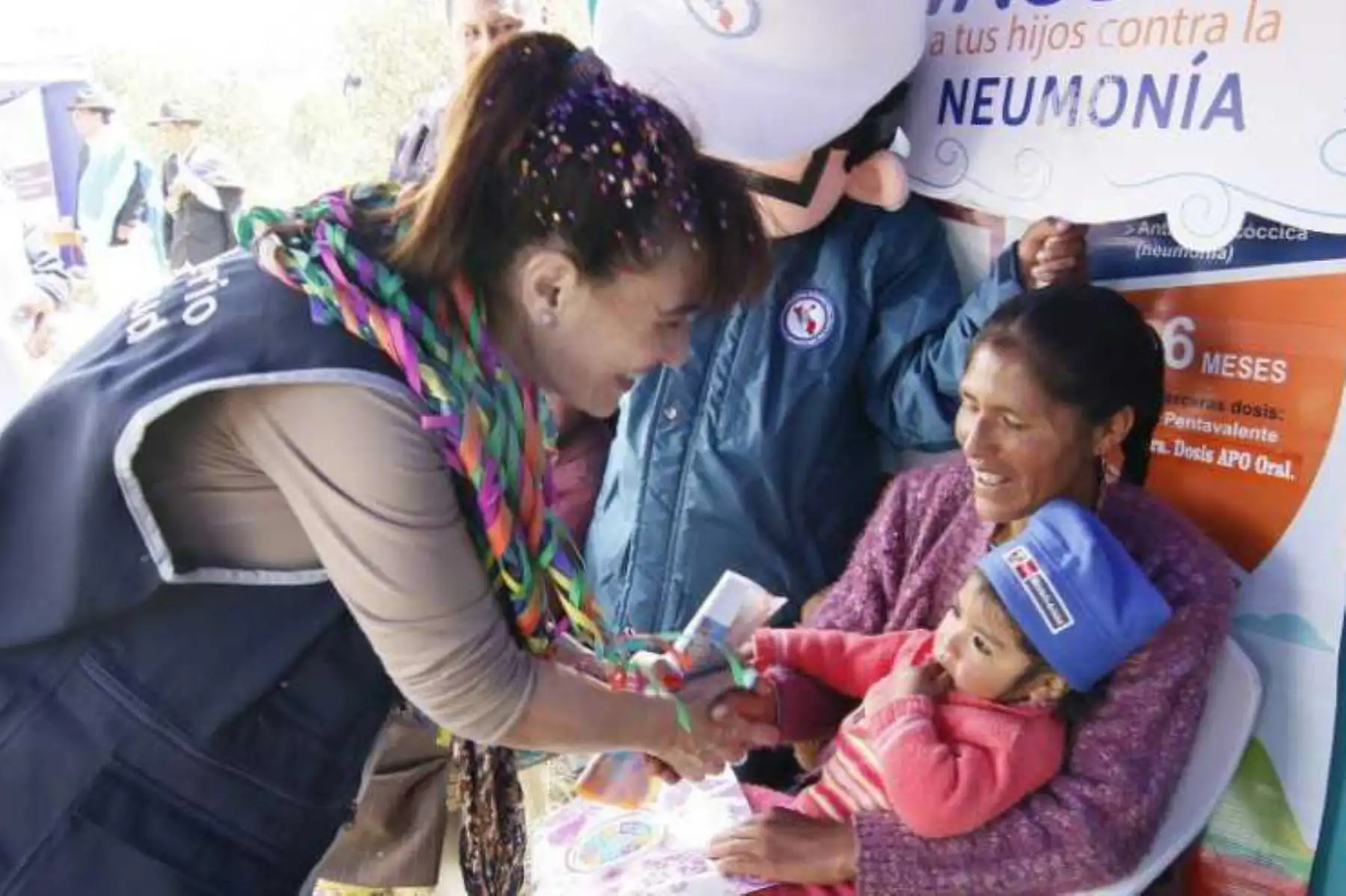 La ministra de Salud, Silvia Pessah, participó en el lanzamiento del Plan Multisectorial ante Heladas y Friaje 2018 que se realizó en el Tambo del centro poblado Colque ubicado en el distrito de Pucará, provincia de Lampa (Puno), en una ceremonia encabezada por el presidente de la República, Martín Vizcarra.