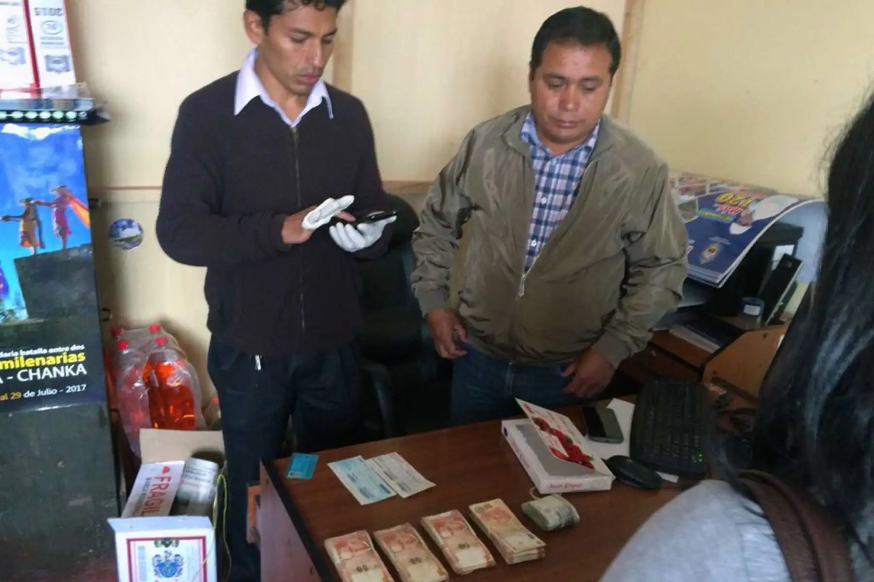 La Policía Nacional del Perú (PNP), conjuntamente con el Ministerio Público, intervino hoy al alcalde del municipio provincial de Vilcashuaman, Roger Ochoa Cárdenas, por la presunta comisión del delito de cohecho.