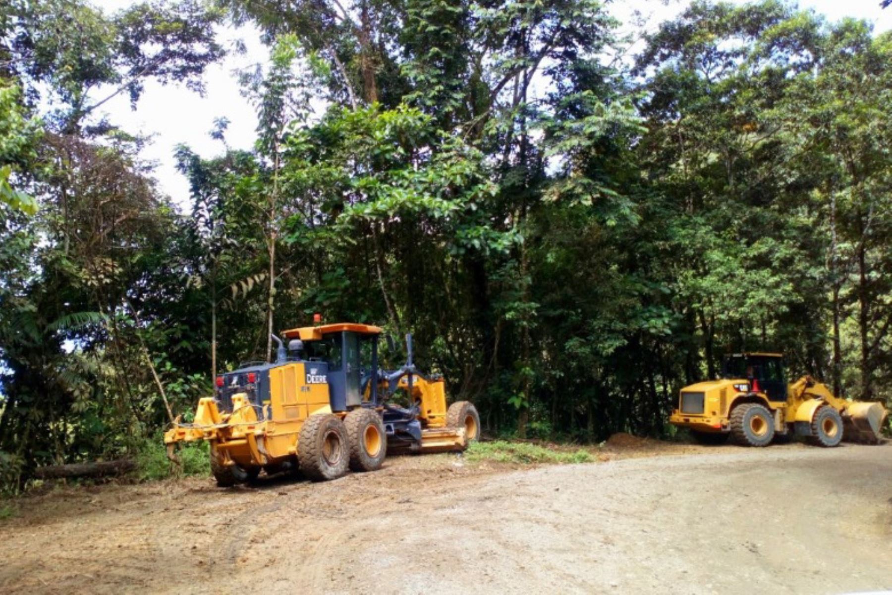 Personal de Provías Nacional continúa trabajando en el tramo Wawico - Santa María de Nieva, sector Chapi, kilómetro 72.9, situado en el distrito de Nieva, provincia de Condorcanqui, región Amazonas, cuya plataforma erosionó debido a lluvias intensas. ANDINA/Difusión