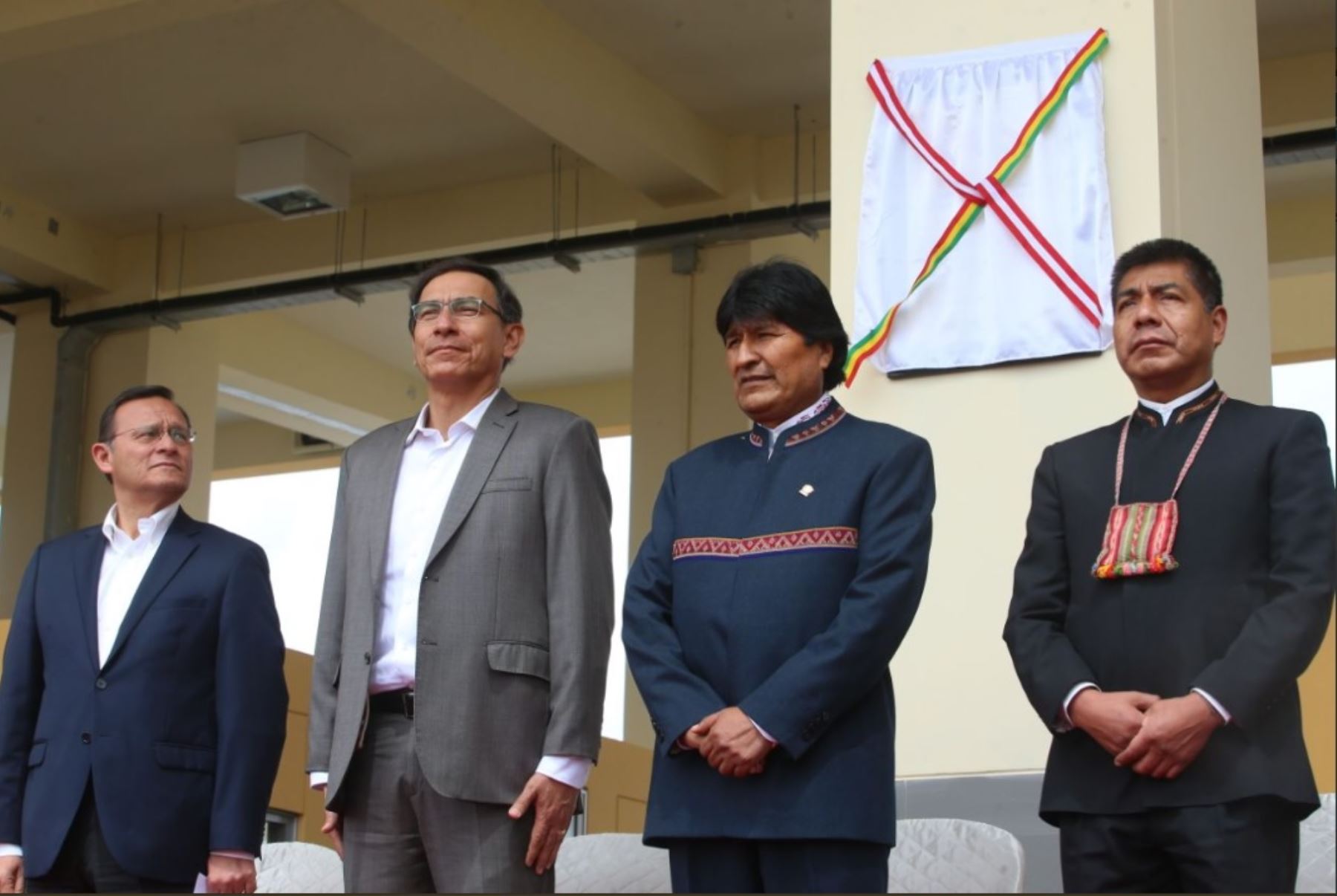 Canciller del Perú, Néstor Popolizio, y de Bolivia, Fernando Huanacuni,  acompañan a mandatarios de ambos países en inauguración de centro fronterizo binacional.