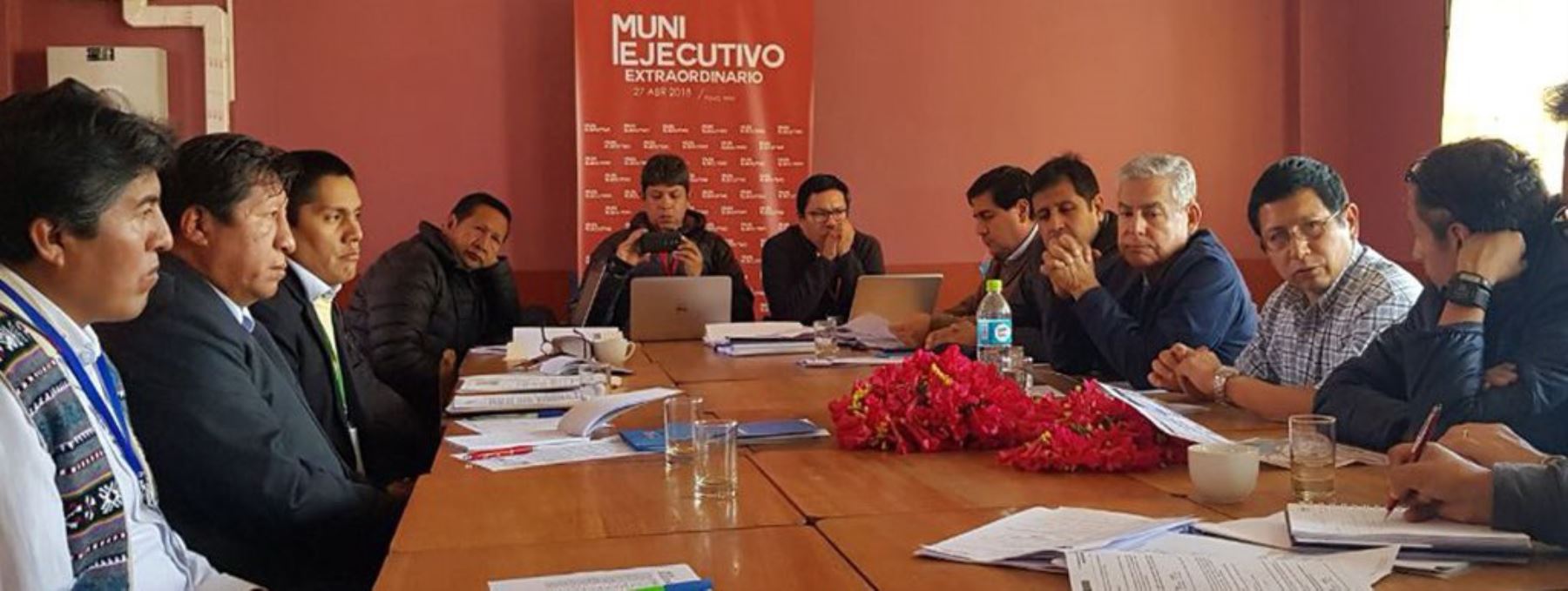 El ministro de Transportes y Comunicaciones, Edmer Trujillo, participó en el Muni Ejecutivo Extraordinario, realizado en la isla de Taquile, ubicada en el lago Titicaca, en la región Puno, para atender las necesidades de la población relacionadas a infraestructura vial lo más rápido posible y con respeto a la normatividad vigente.