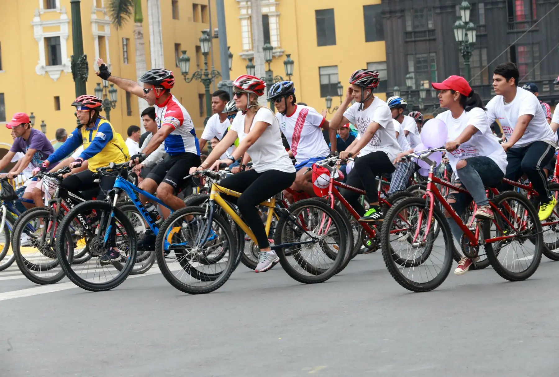 Bicicleteada por el XIII Aniversario de la Educación Básica Alternativa EBA. Foto: ANDINA/Norman Córdova