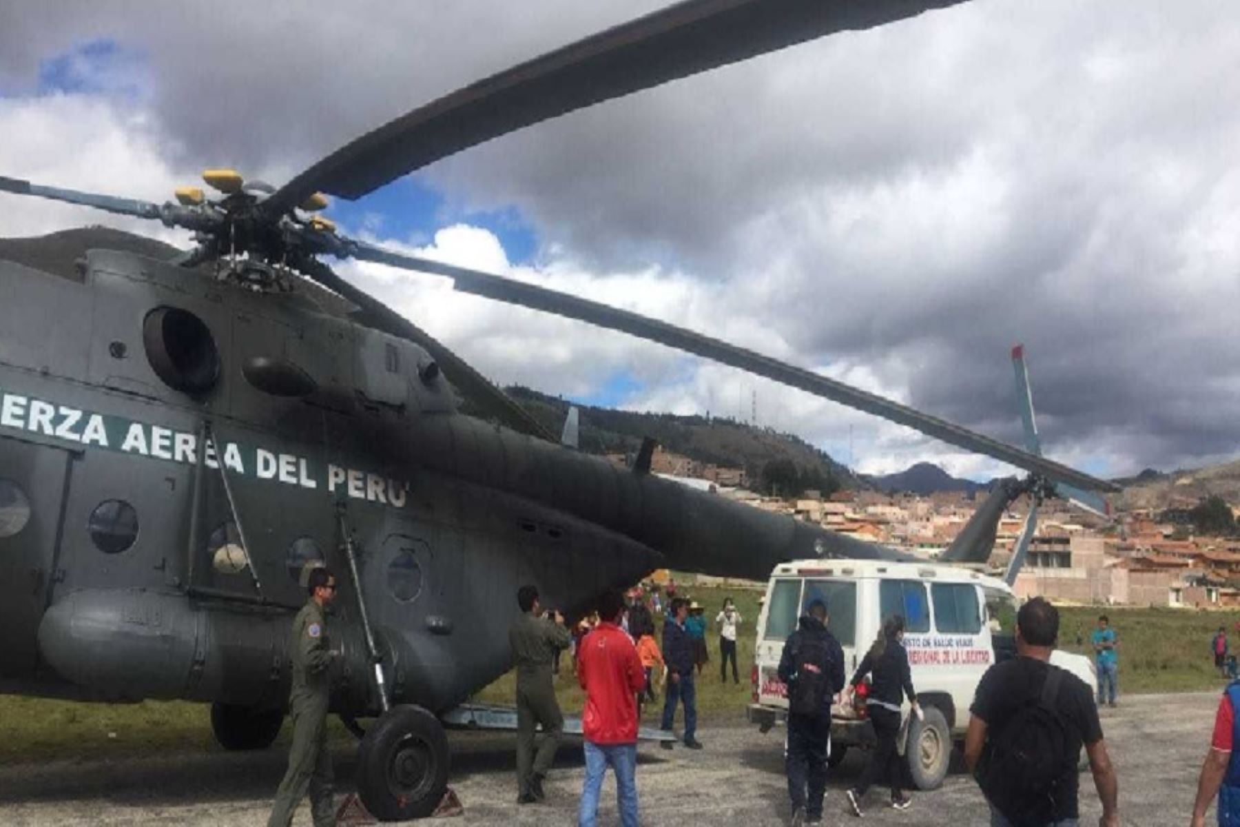 Helicóptero de la FAP F evacuó a médico herido en accidente en Pataz, en La Libertad. ANDINA/Difusión