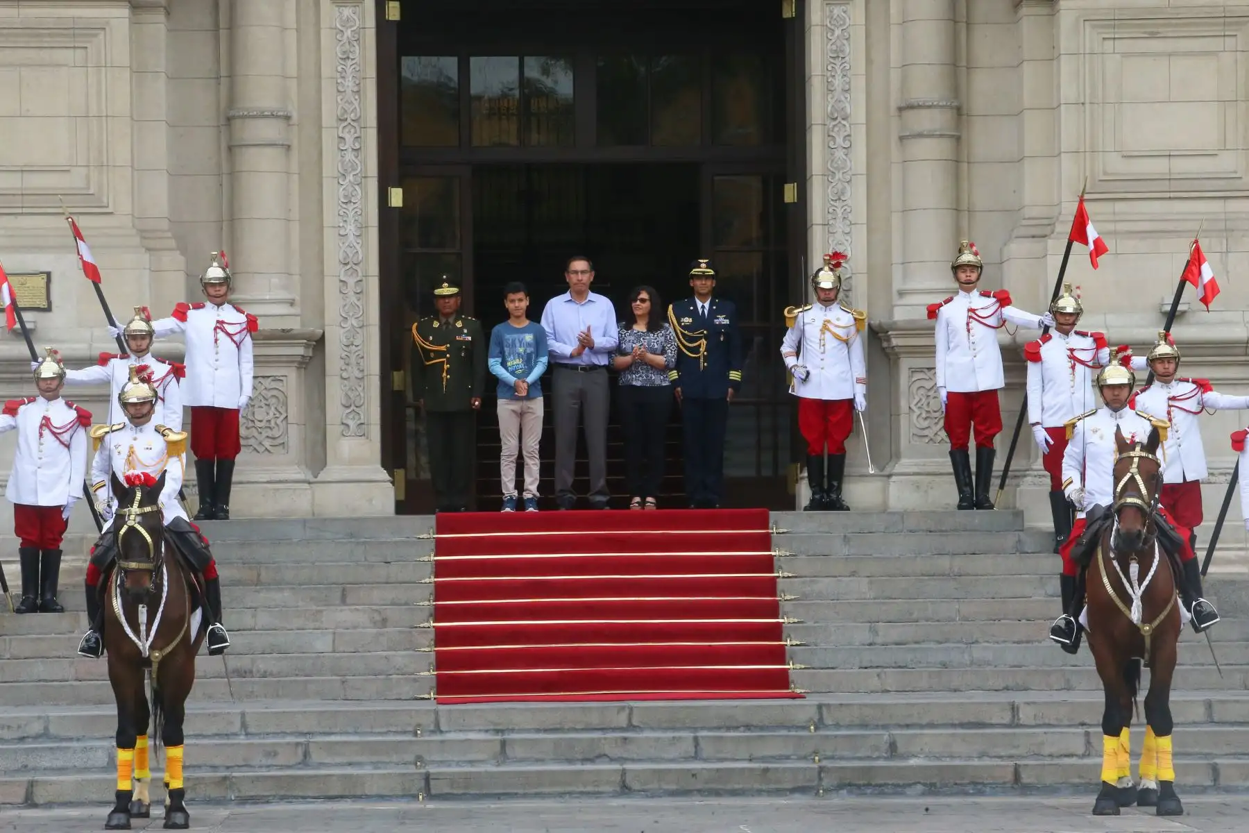 Presidente Martin Vizcarra presidió tradicional Cambio de Guardia en Palacio de Gobierno.Foto:ANDINA/ Prensa Presidencia