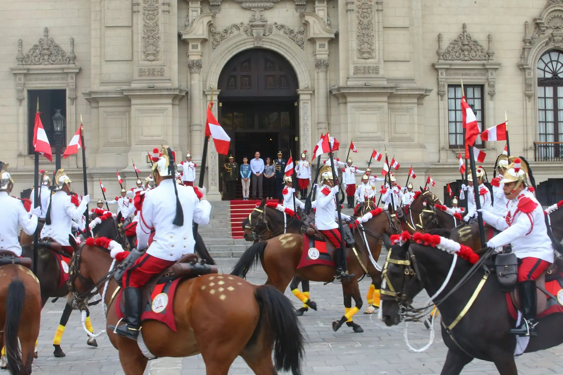 Presidente Martin Vizcarra presidió tradicional Cambio de Guardia en Palacio de Gobierno.Foto:ANDINA/ Prensa Presidencia