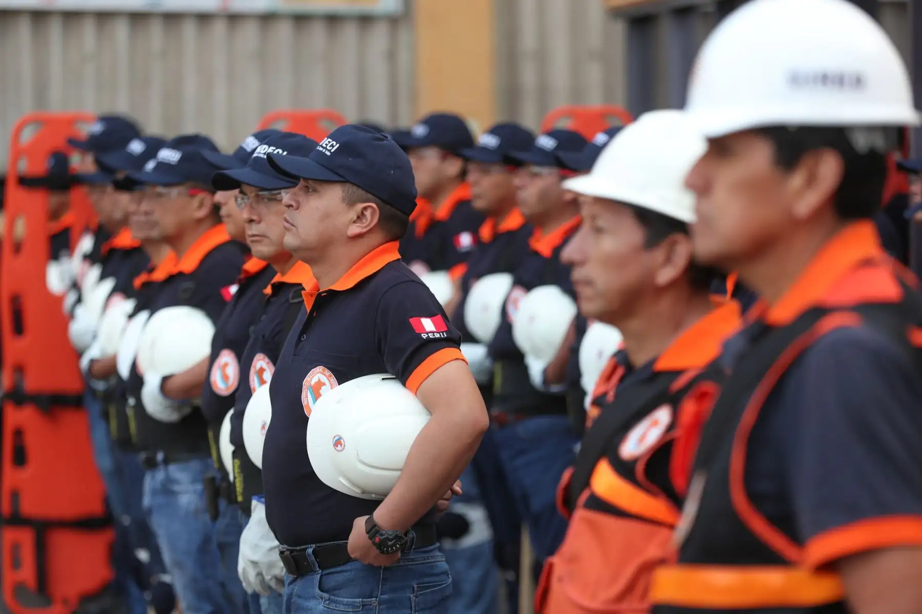 Ministro de Defensa, José Huerta, supervisó la partida de 18 camiones de ayuda humanitaria, que será trasladada en el marco del Plan Multisectorial ante Heladas y Friaje 2018. Foto: ANDINA/ MINDEF