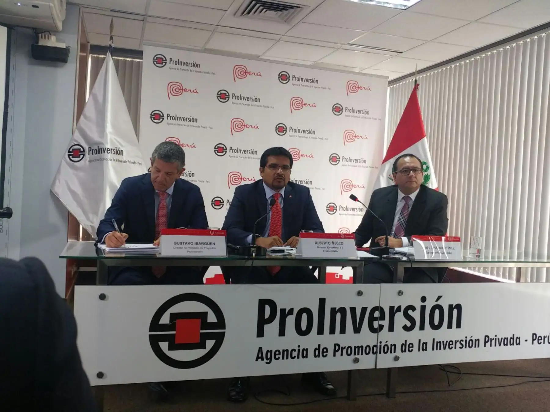 Eje 3: mejorar los procesos de ProInversión en lo relacionado a estandarizar procedimientos y contratos, y contratar consultores internacionales que permitan mejorar el proceso de promoción y estructuración de proyectos de APP.