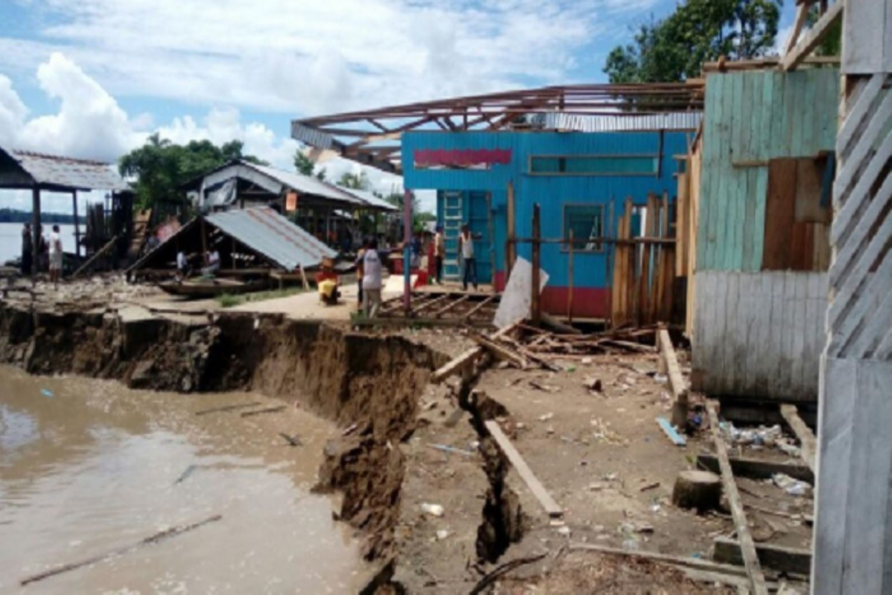 El Gobierno Regional de Loreto y la Municipalidad Provincial de Ucayalicoordinan el traslado de bienes de ayuda humanitaria