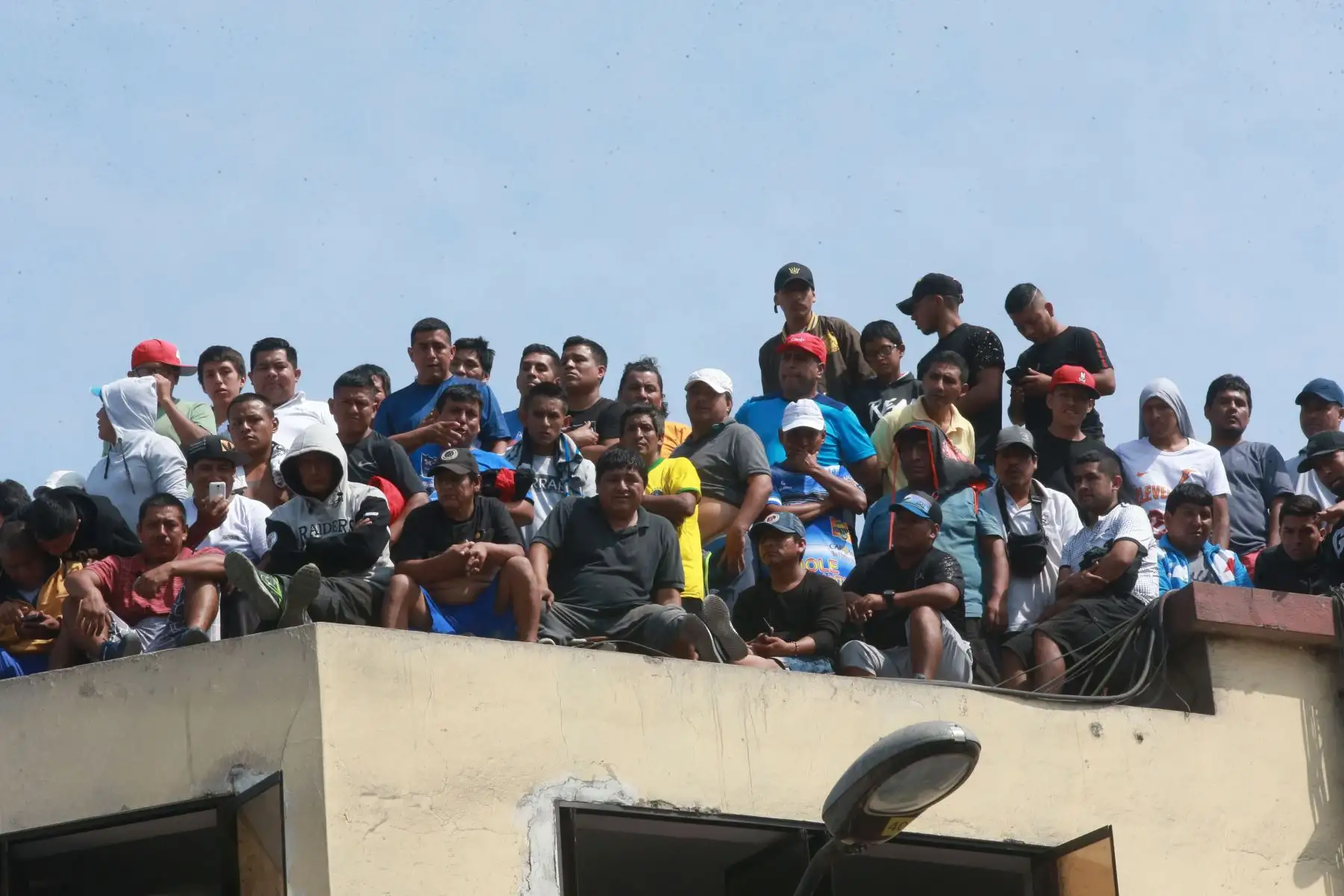 Vecinos observan desde sus azoteas y ventanas la 68ª edición del Mundialito del Porvenir 2018.Foto: ANDINA/Jhony Laurente