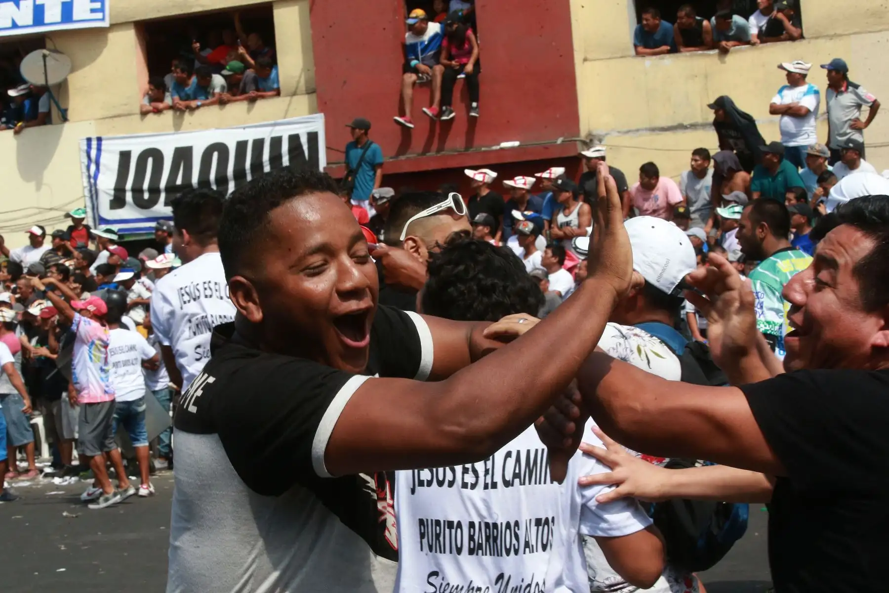 Hinchas celebran triunfo durante partido, en  el Mundialito del Porvenir 2018.Foto: ANDINA/Jhony Laurente