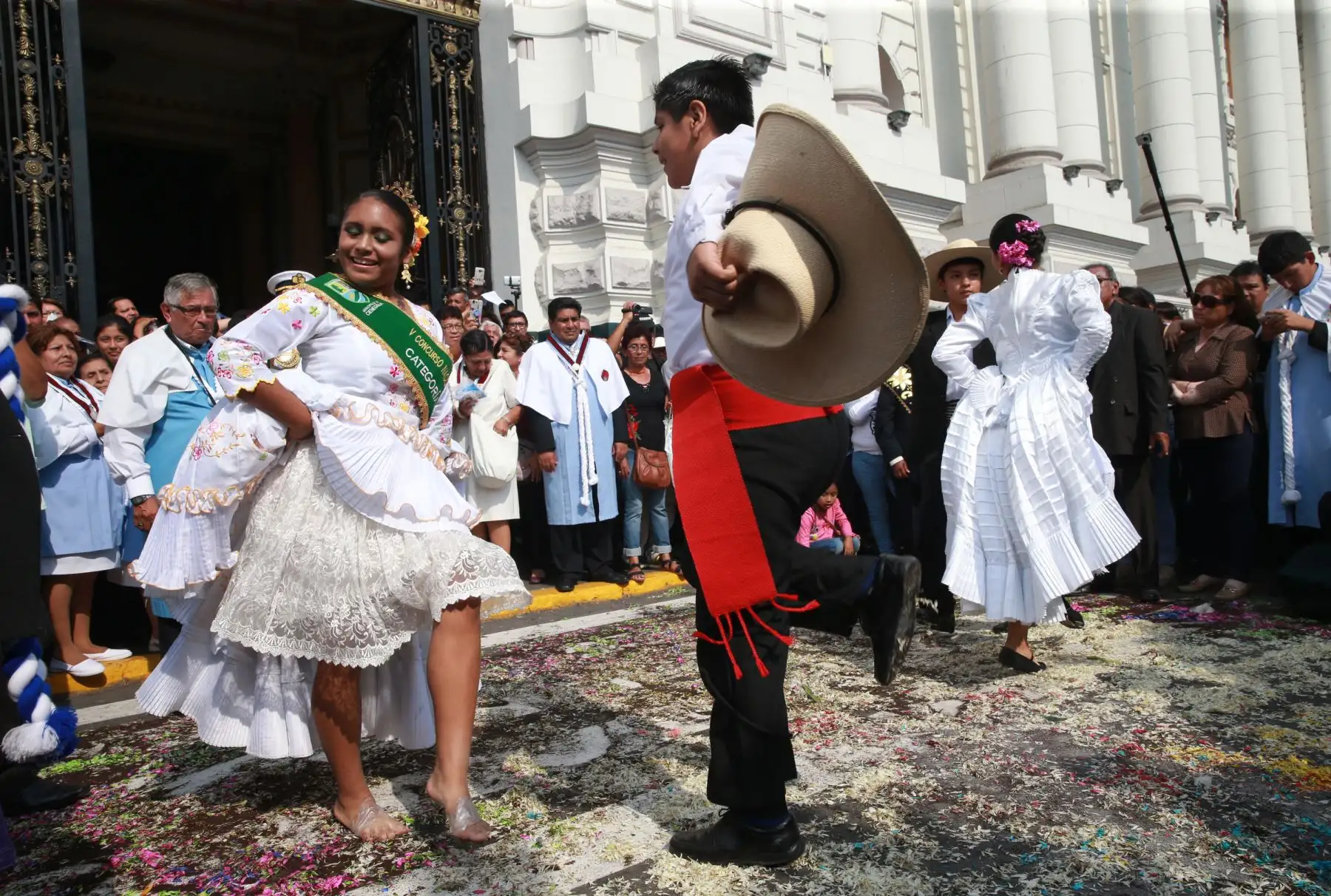 Fieles seguidores de la Virgen de Chapi y el Señor de Muruhuay. Foto: ANDINA/Norman Córdova