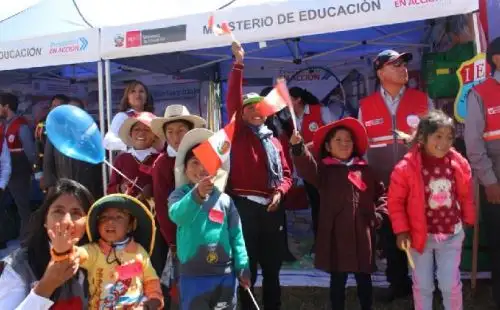 Más de 1500 centros educativos se beneficiarán  con 3078 kits pedagógicos especiales, de soporte socioemocional y actividades lúdicas que servirán para afrontar heladas y friajes.