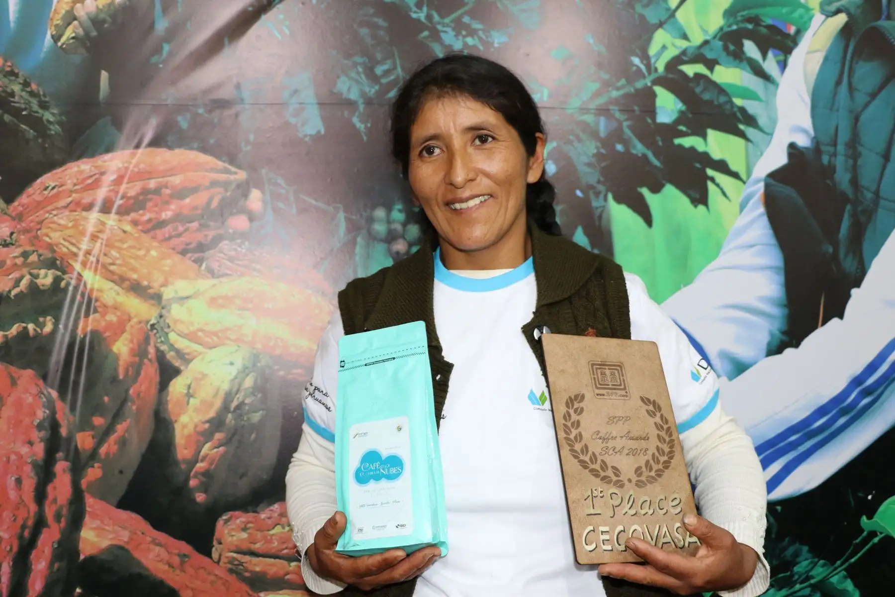 Vicentina Phocco Palero, productora de café de Alto Inambari, en Puno, triunfo en feria Global Specialty Coffee Expo Seattle 2018. ANDINA