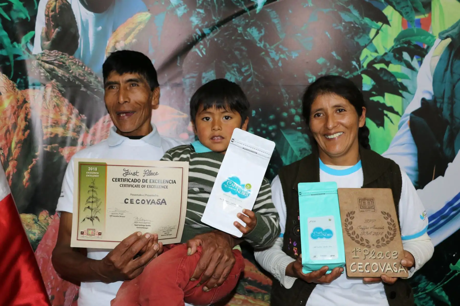 Vicentica Phocco Palero, productora de café de Alto Inambari, en Puno, triunfo en feria Global Specialty Coffee Expo Seattle 2018. ANDINA