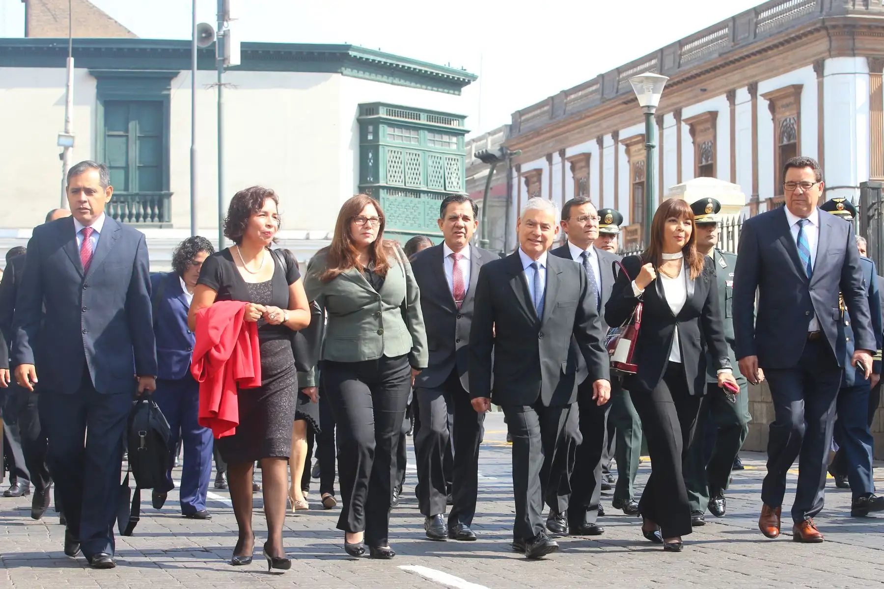 El jefe del Gabinete Ministerial, César Villanueva, acompañado por los ministros, llega al Congreso. Foto: ANDINA/ Prensa Presidencia.