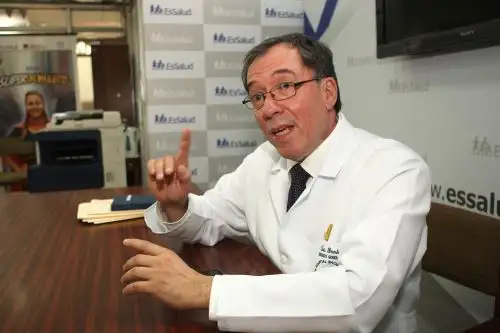 Luis Bromley Coloma, neurocirujano especialista en microcirugía cerebral es gerente de la Red Asistencial del Hospital Almenara. Foto: ANDINA/Héctor Vinces