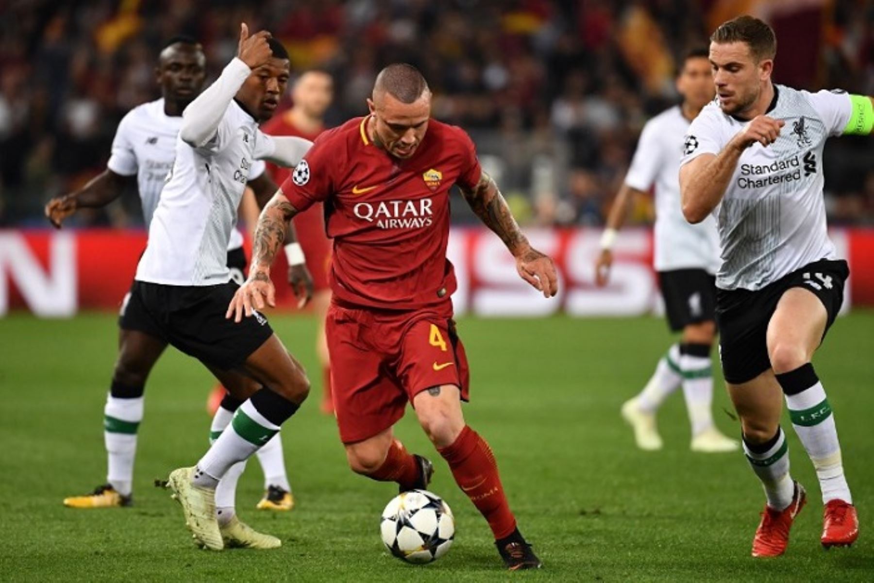 Roma y Liverpool juegan su pase a la final de la Liga de Campeones en el Estadio Olímpico
