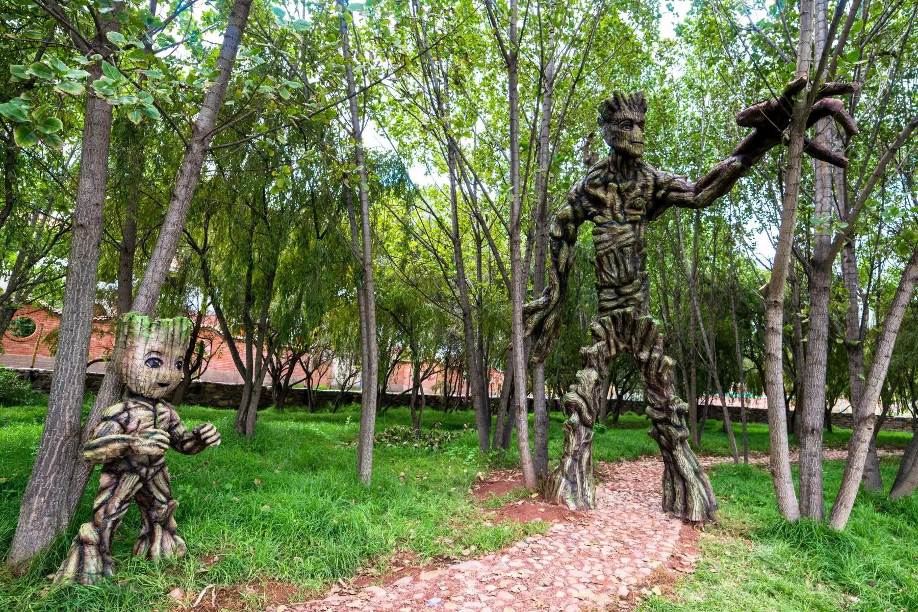 Foto:  Proyecto de Minam+CAF y municipio de Oropesa recupera el humedal de Huasao, ubicado en Cusco, donde se exhibe a Groots, personaje de los Avengers: Infinity War.Foto:  ANDINA/Difusión