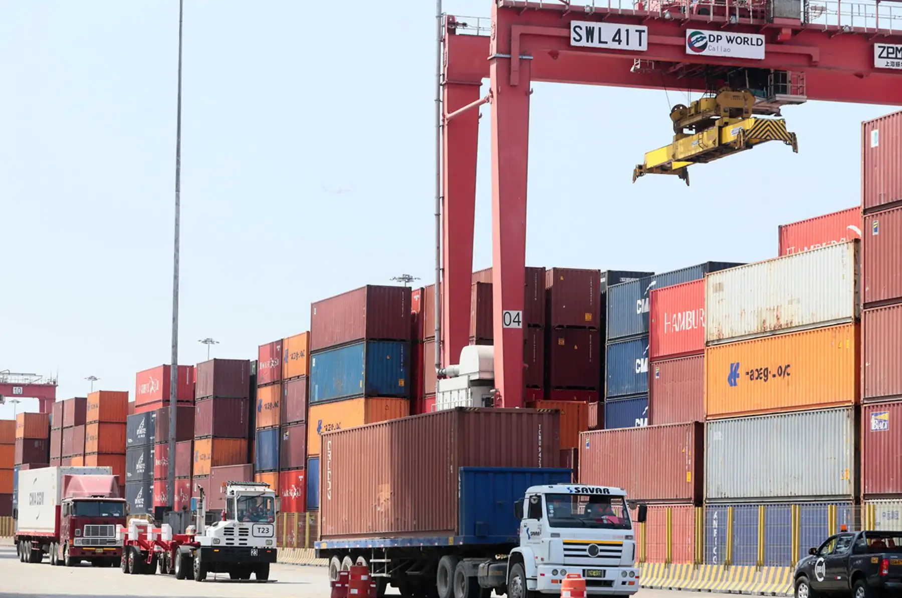h) Perfeccionar y simplificar la regulación y demás aspectos referentes a la cobertura y acceso a los regímenes especiales de devolución del Impuesto General a las Ventas orientados a promover y agilizar la inversión en el país, a fin de brindar mayor celeridad y eficiencia para su acogimiento.