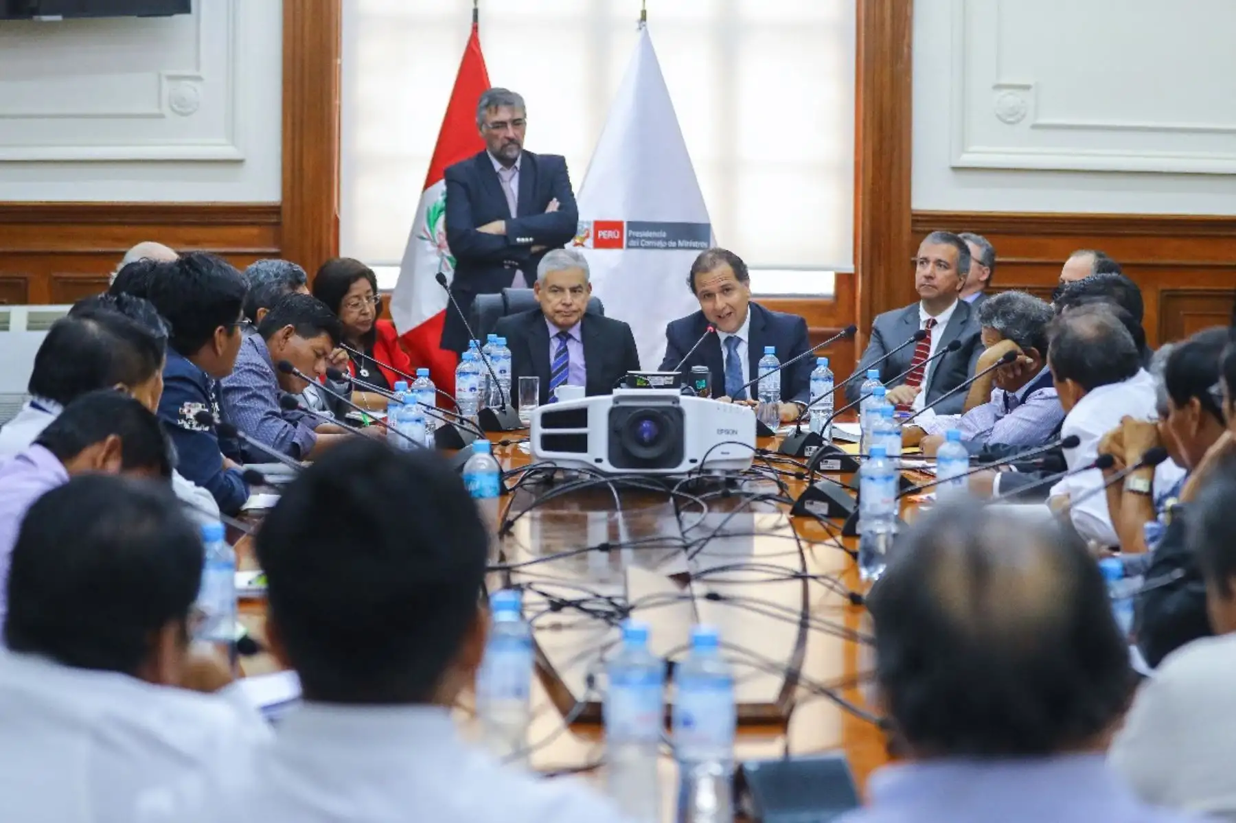 Gobierno dialoga con dirigentes pesqueros.