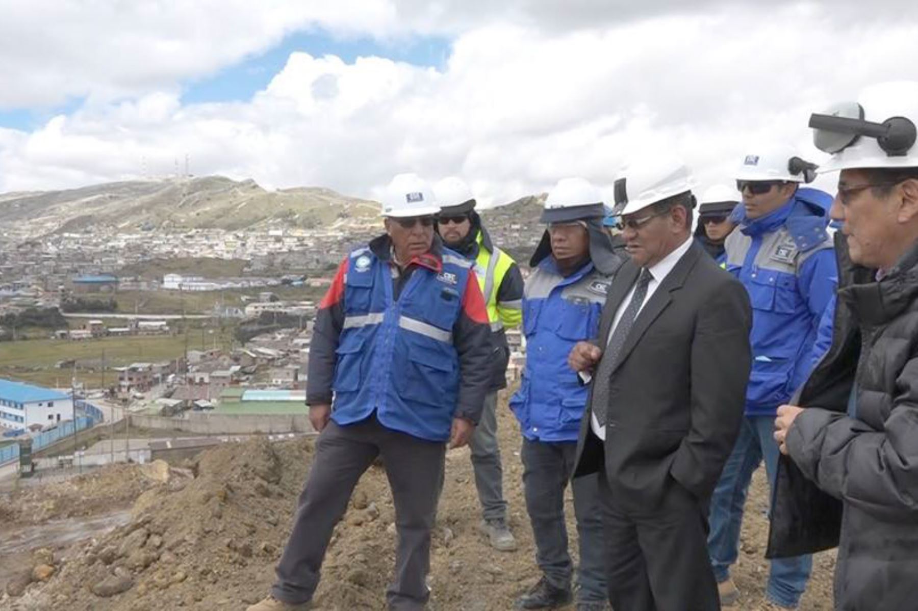 Autoridades inspeccionan plan de cierre de depósito de desmontes de minera en región Pasco. ANDINA