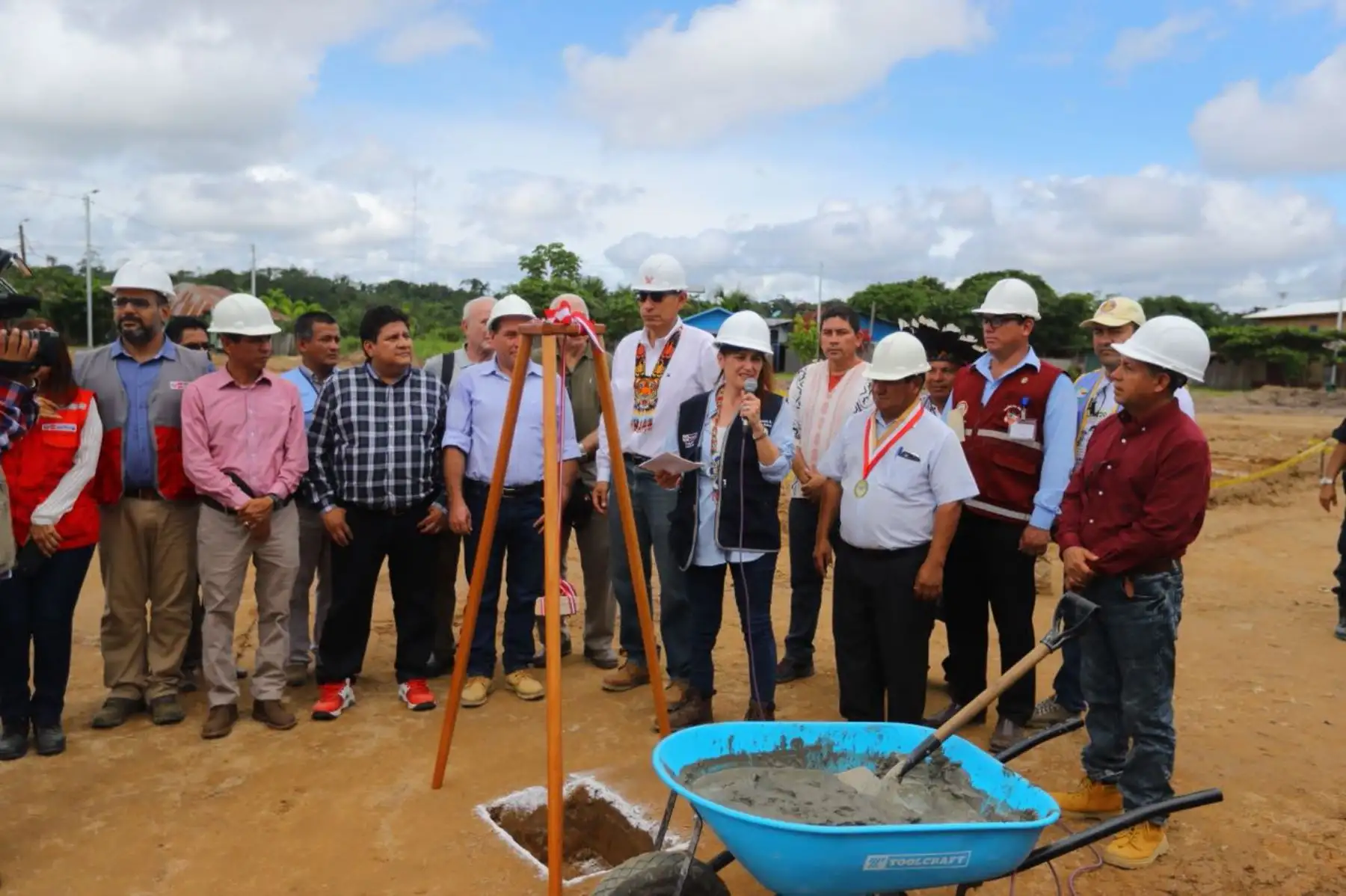 Presidente Vizcarra, coloca la primera piedra del Nuevo Establecimiento de Salud de Purús, en Ucayali.  Foto: ANDINA/ Prensa Presidencia
