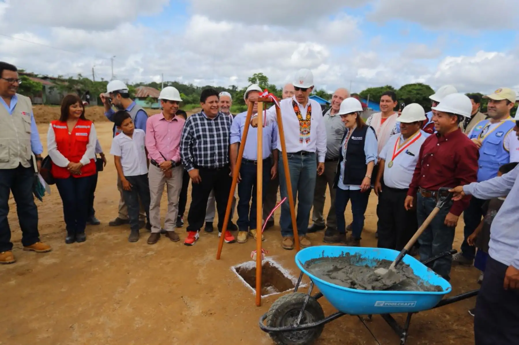 Presidente Vizcarra, coloca la primera piedra del Nuevo Establecimiento de Salud de Purús, en Ucayali.  Foto: ANDINA/ Prensa Presidencia