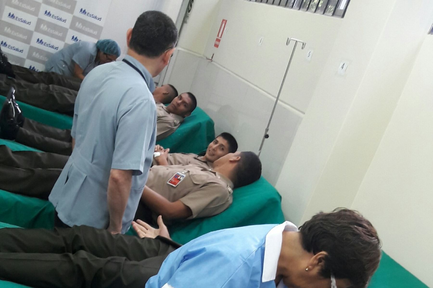 Efectivos del Ejército donaron sangre en solidaridad con Eyvi Ágreda. Foto: ANDINA/Difusión.
