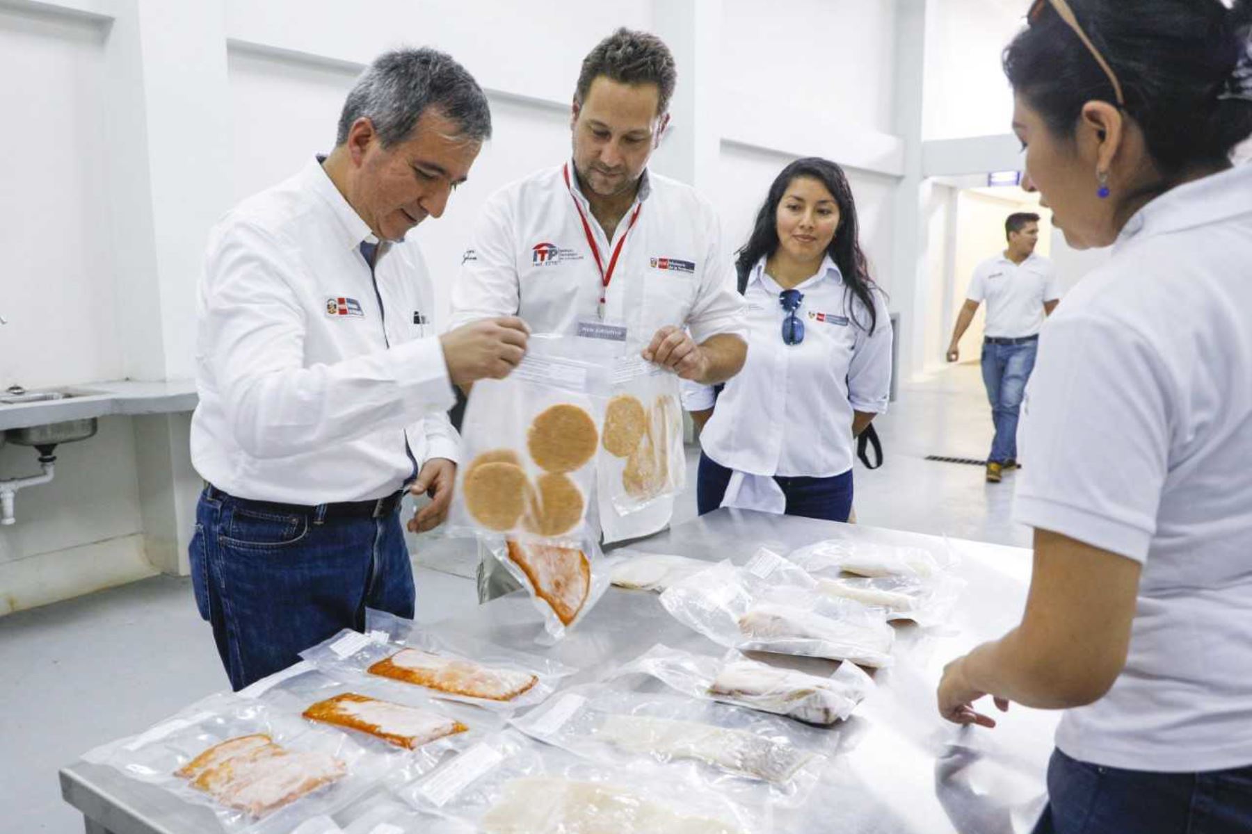 Durante su participación en el Muni-Ejecutivo, desarrollado en la región Ucayali, el ministro de la Producción, Raúl Pérez-Reyes, sostuvo que la Amazonía peruana tiene excelentes condiciones para el desarrollo de la acuicultura con la participación de  las micro y pequeñas empresas (mypes).