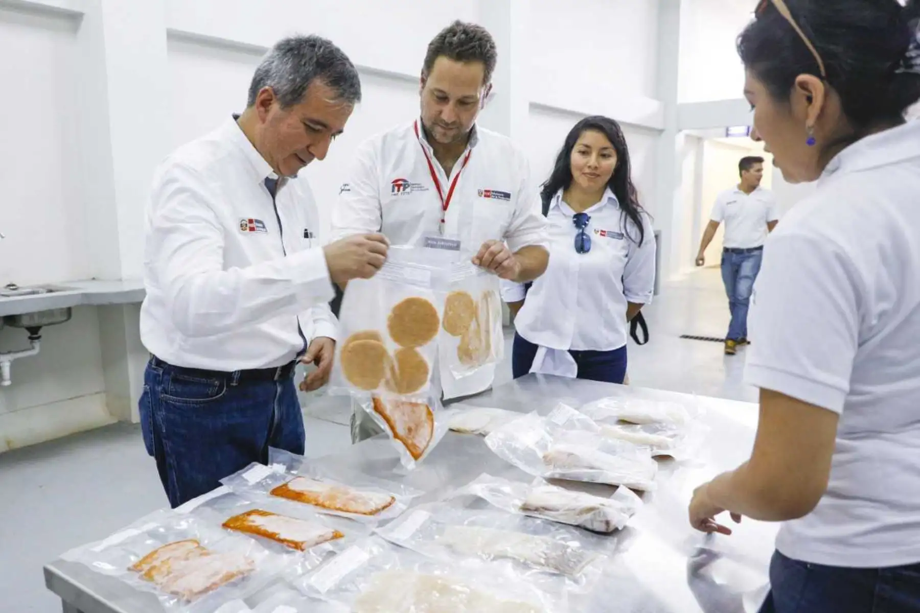 Durante su participación en el Muni-Ejecutivo, desarrollado en la región Ucayali, el ministro de la Producción, Raúl Pérez-Reyes, sostuvo que la Amazonía peruana tiene excelentes condiciones para el desarrollo de la acuicultura con la participación de  las micro y pequeñas empresas (mypes).