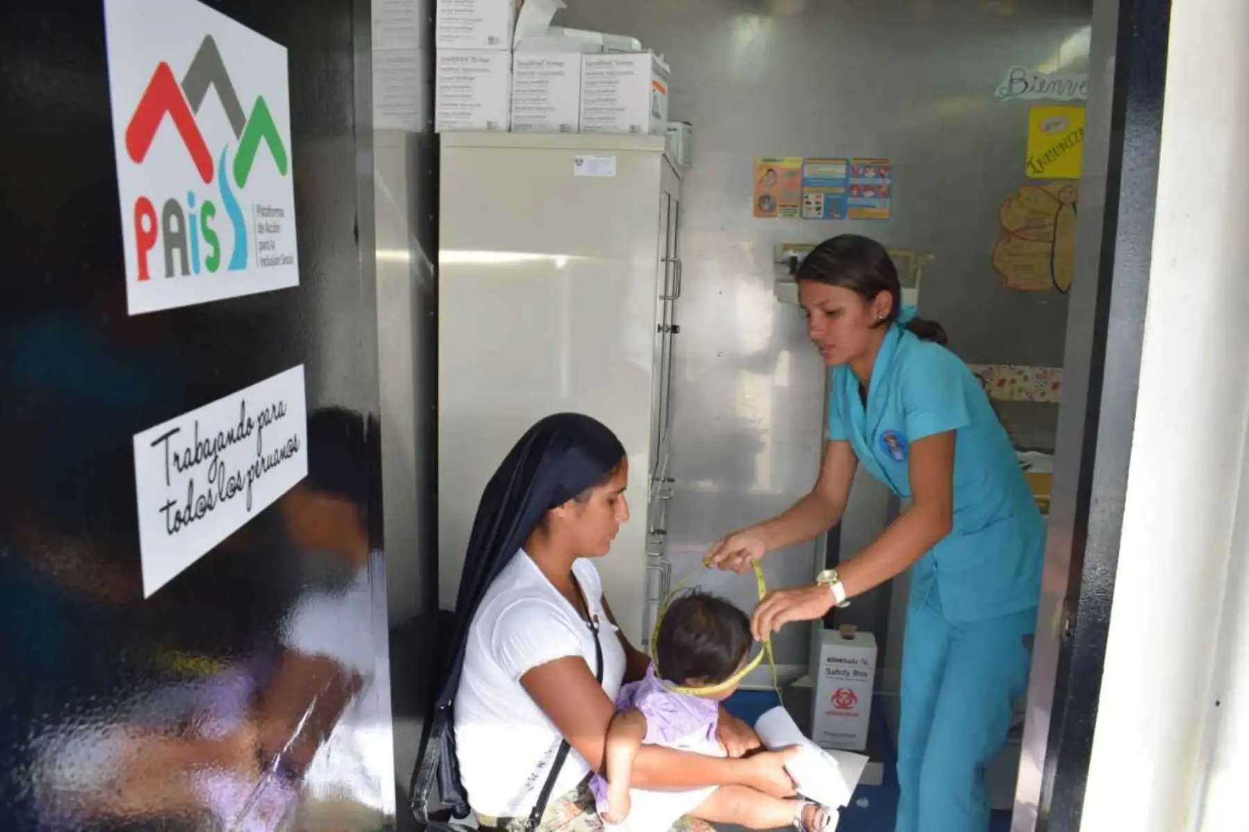 Con más de 91,000 atenciones realizadas de manera oportuna concluyó la Primera Campaña de Acción Social de las PIAS y BAPs del Programa Nacional PAIS, que recorrieron las comunidades ribereñas más alejadas de los departamentos de Loreto, Ucayali y Puno, a bordo de las cinco Plataformas de Acción Itinerante (PIAS) y tres Buques de Armadas Peruana (BAPs).