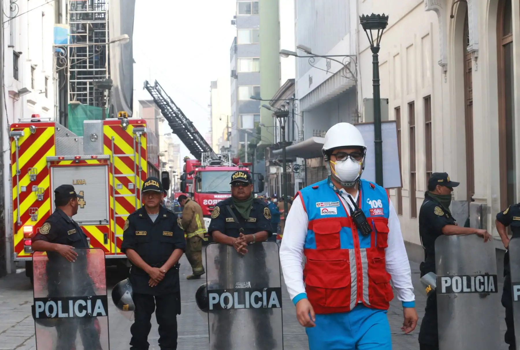 Incendio en casona Pancho Fierro, del siglo XIX. El local se encuentra ubicado en jirón Ica, del cercado de Lima. Foto: ANDINA/Norman  Córdova