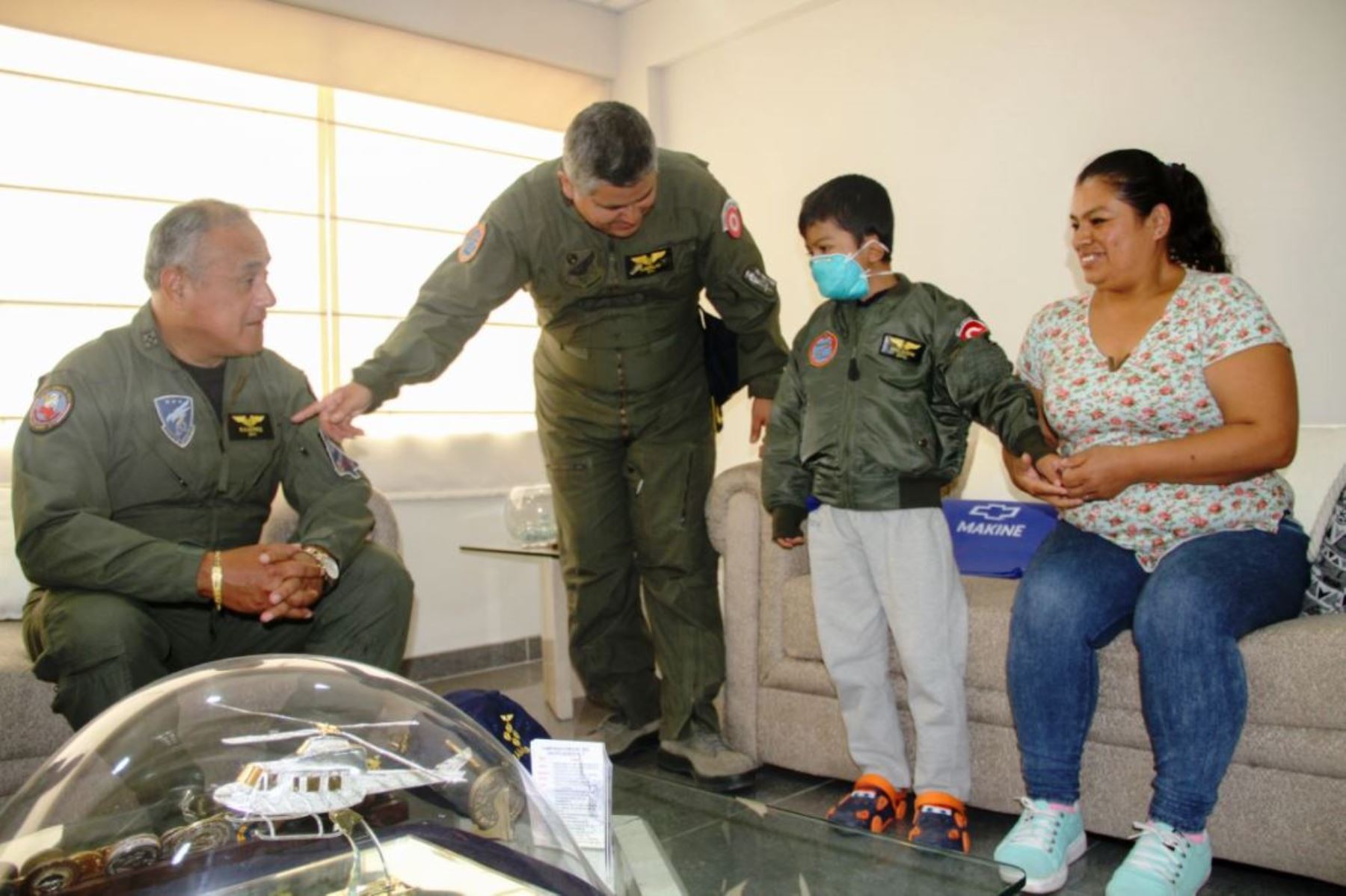 Niño con trasplante de corazón conoció a pilotos que trasladaron órgano en helicóptero. Foto: ANDINA/Difusión.