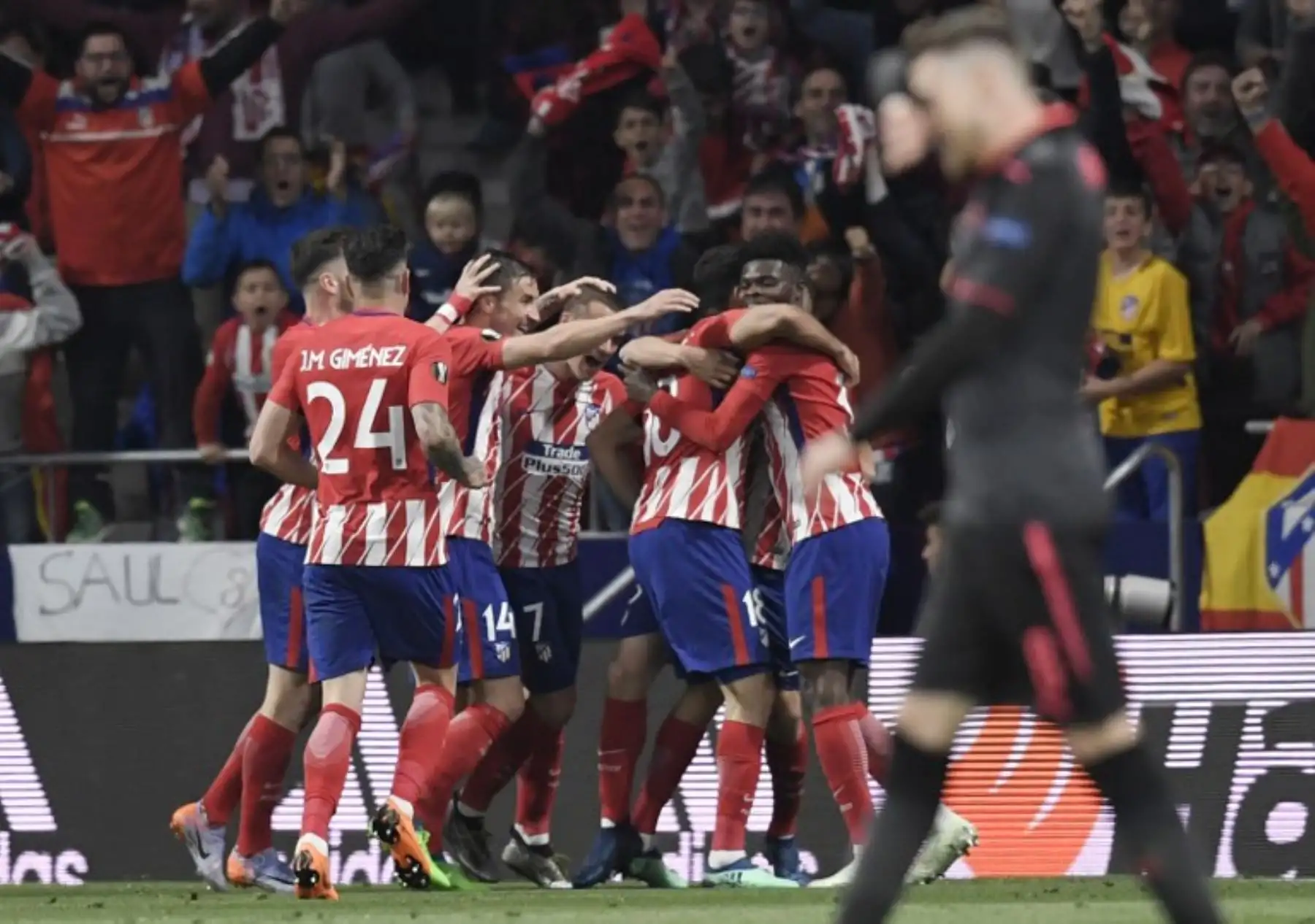 Jugadores del Atlético celebran el primer gol durante el partido de fútbol de la semifinal de la UEFA Europa League entre el Club Atlético de Madrid y el Arsenal FC.Foto:AFP