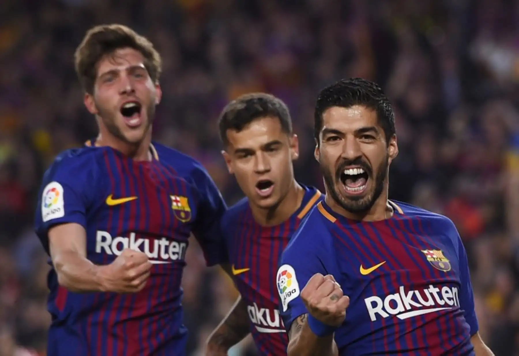 El delantero uruguayo Luis Suarez, celebra un gol con el centrocampista español Barcelona Sergi Roberto y el centrocampista brasileño Philippe Coutinho; durante el partido de fútbol de la liga española.Foto:AFP