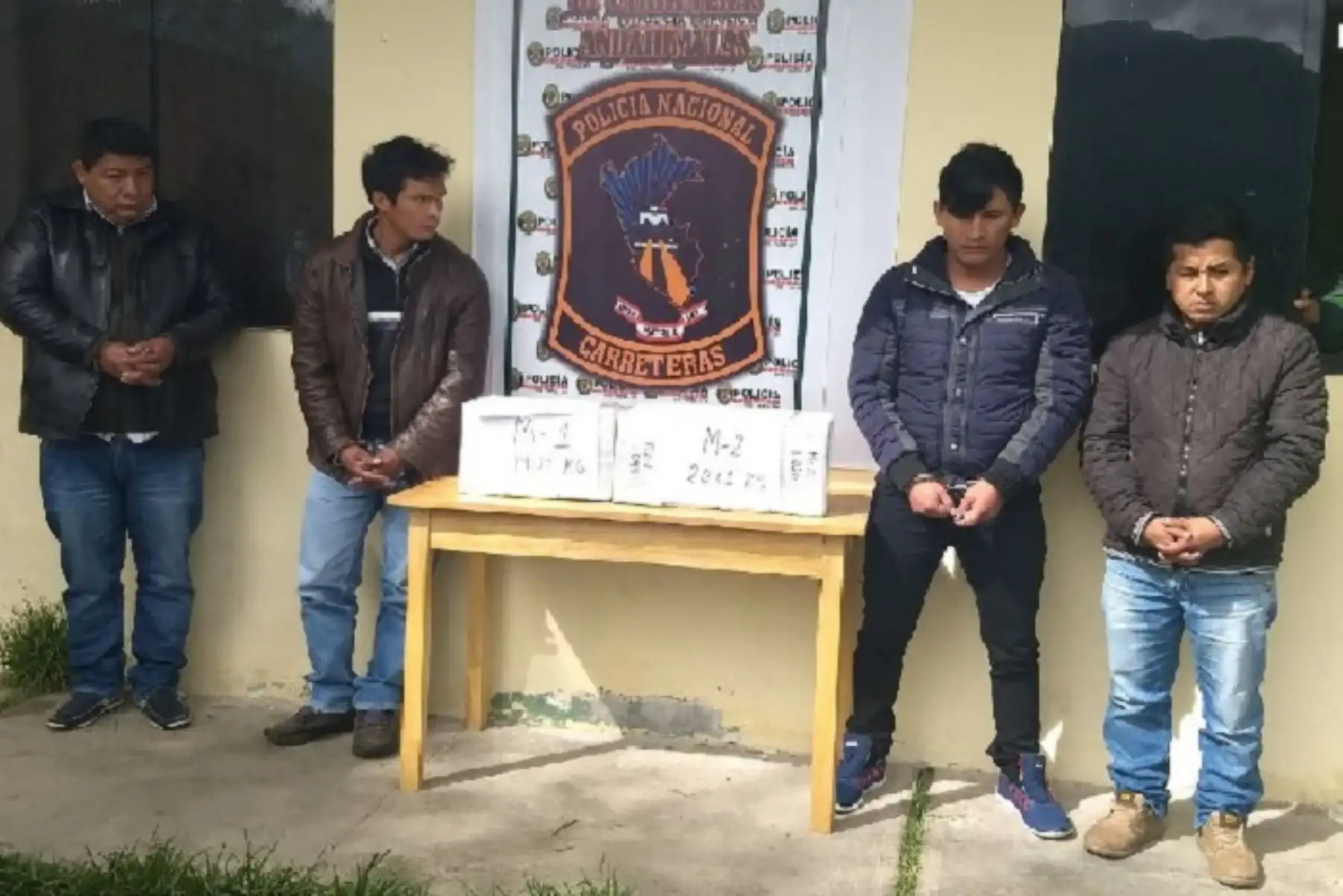 Los bloques de droga pesaron 35 kilos y tenían el sello de un delfín, marca de la organización criminal dueña del estupefaciente.