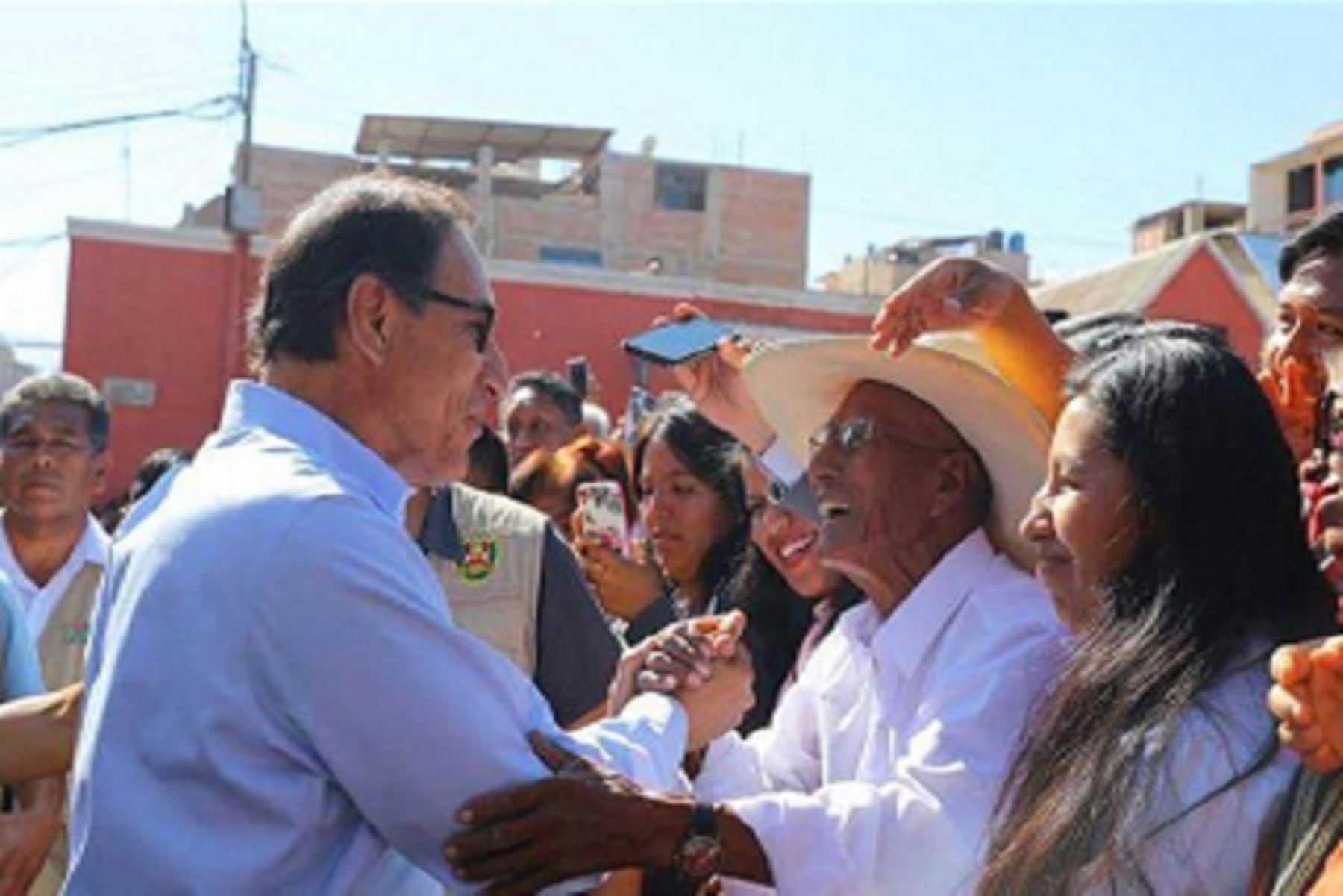 El pueblo moqueguano celebra visita del presidente Martín Vizcarra.