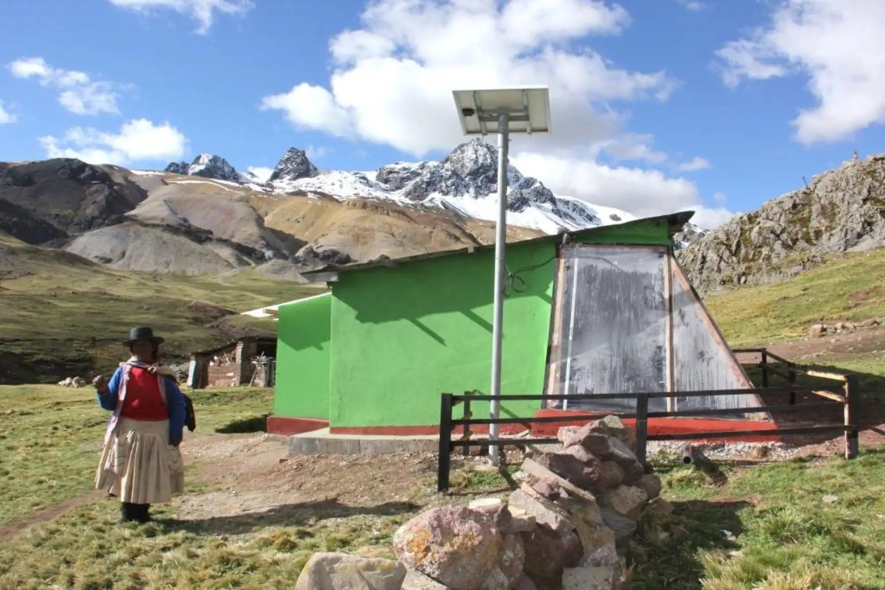 Con energía solar Huancavelica combate las bajas temperaturas.. ANDINA/Difusión