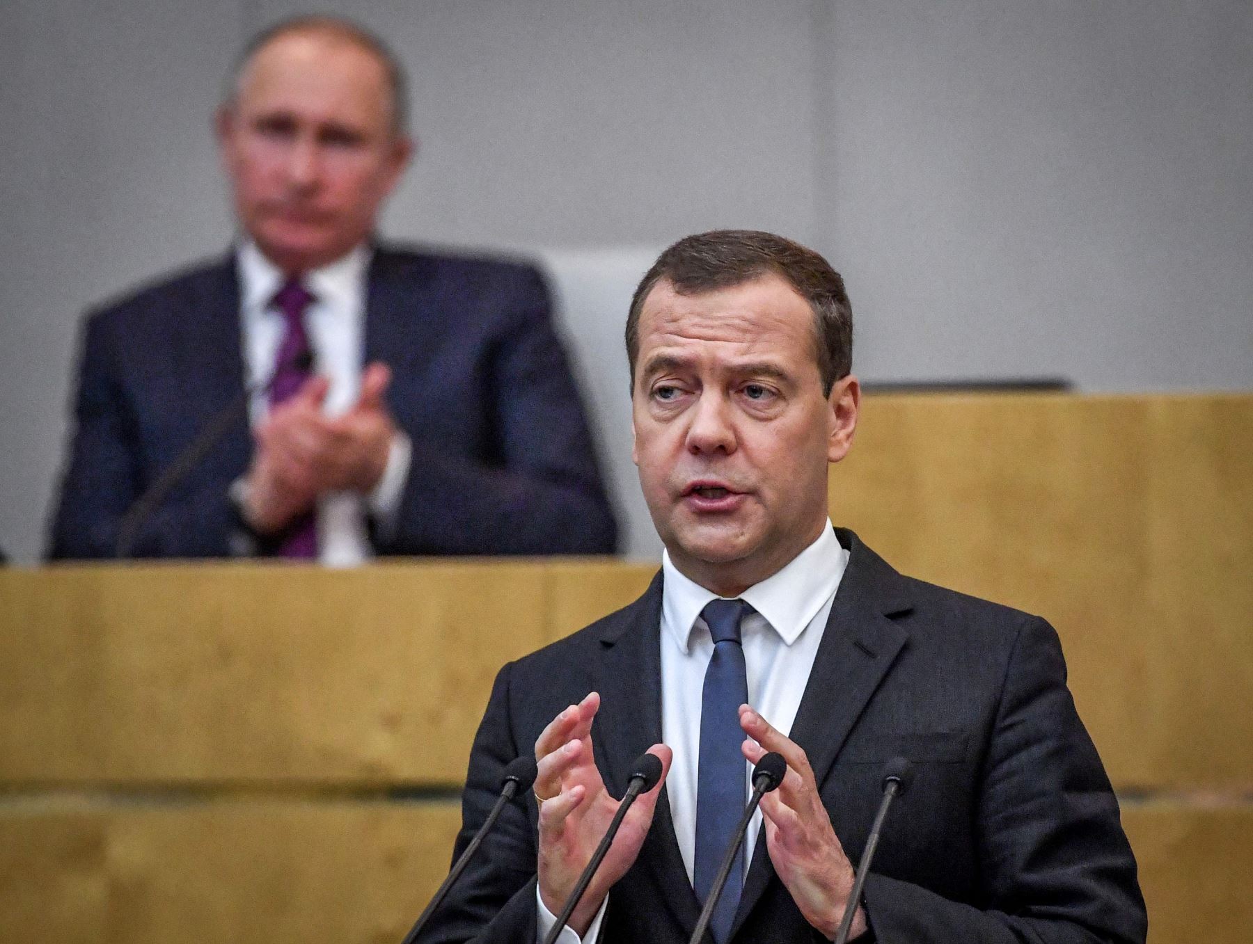 Medvedev le larbin 000501807W