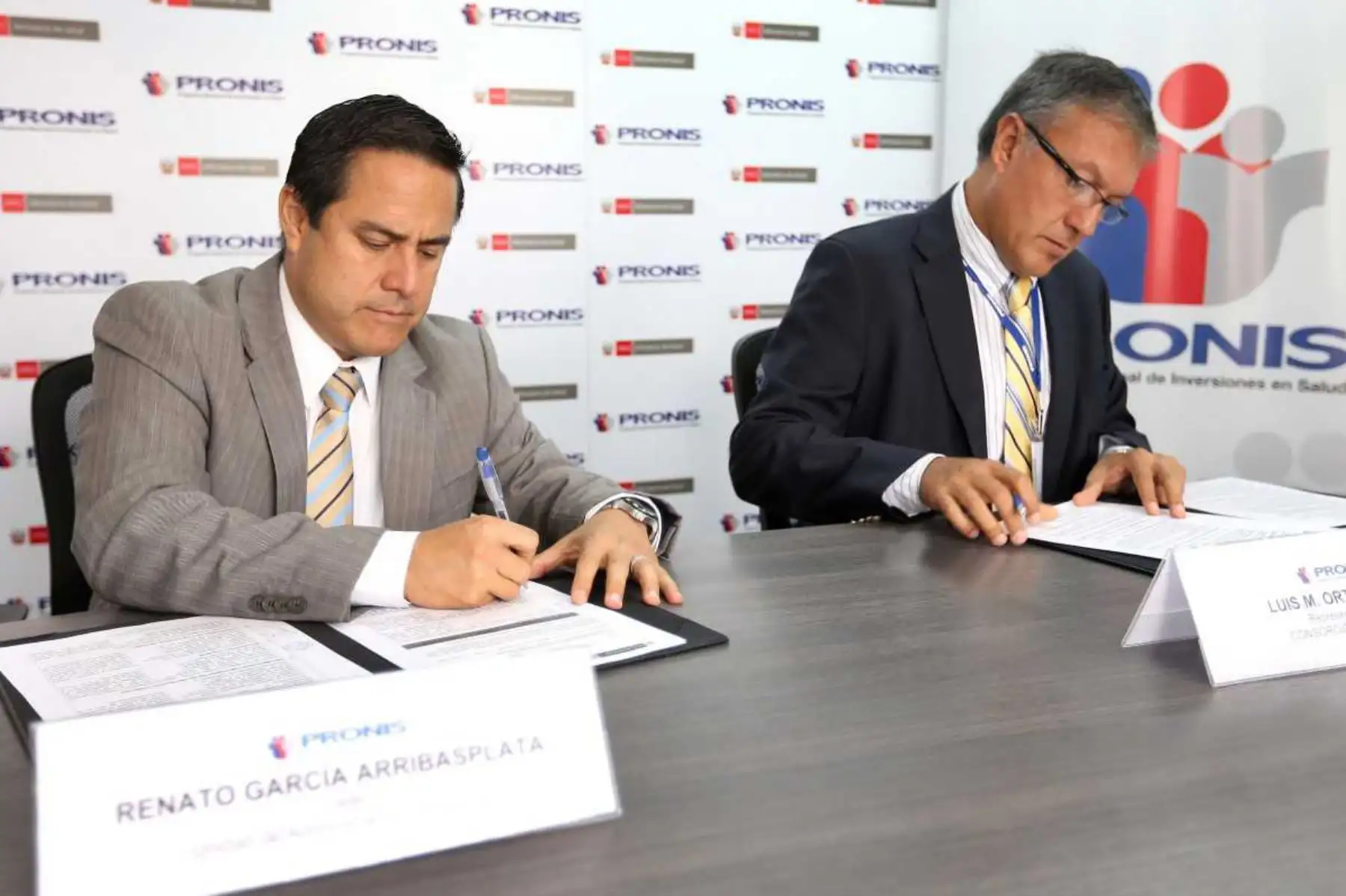 El Programa Nacional de Inversiones en Salud (Pronis) del Ministerio de Salud (Minsa) y el Consorcio Cotabambas I firmaron el contrato para iniciar la construcción del nuevo hospital de Challhuahuacho, en la región Apurímac, obra que demandará una inversión de 57 millones 337,179 soles.