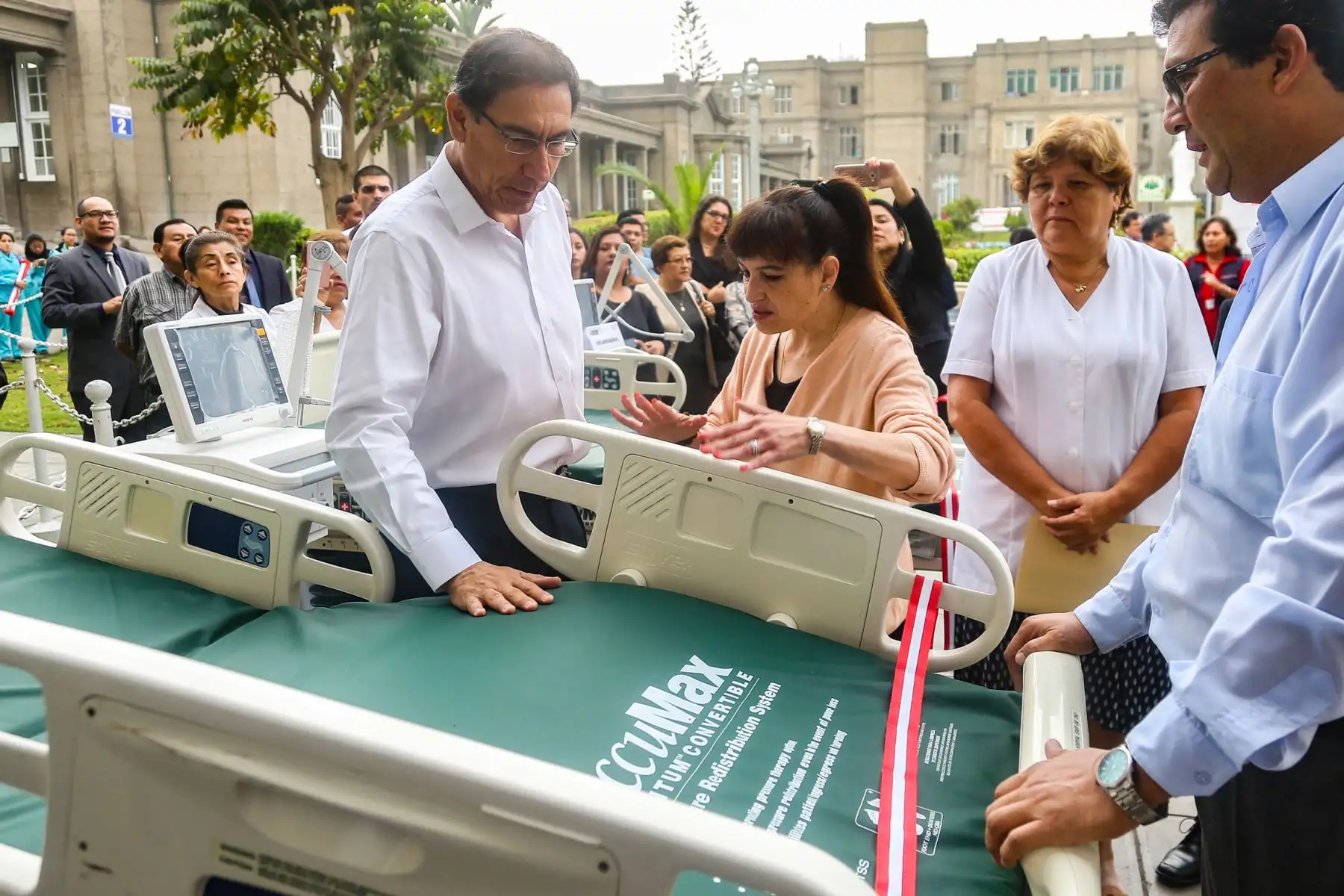 Presidente Vizcarra entrega equipos médicos en Hospital Loayza. Foto: ANDINA/Prensa Presidencia