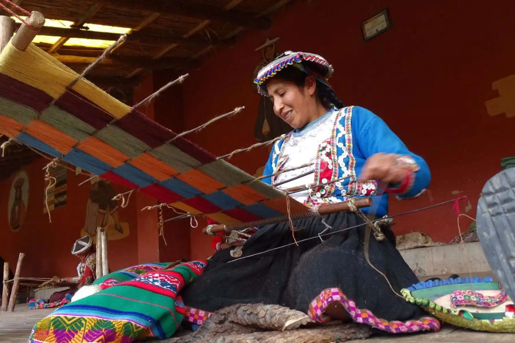 El Ministerio de Cultura declaró Patrimonio Cultural de la Nación a los Conocimientos, técnicas y usos asociados al tejido tradicional del distrito de Pitumarca, provincia de Canchis, región Cusco por su contenido simbólico fuertemente enraizado en la cultura del Perú antiguo y vigente en la cosmovisión, la vida cotidiana y la identidad cultural de sus portadores.