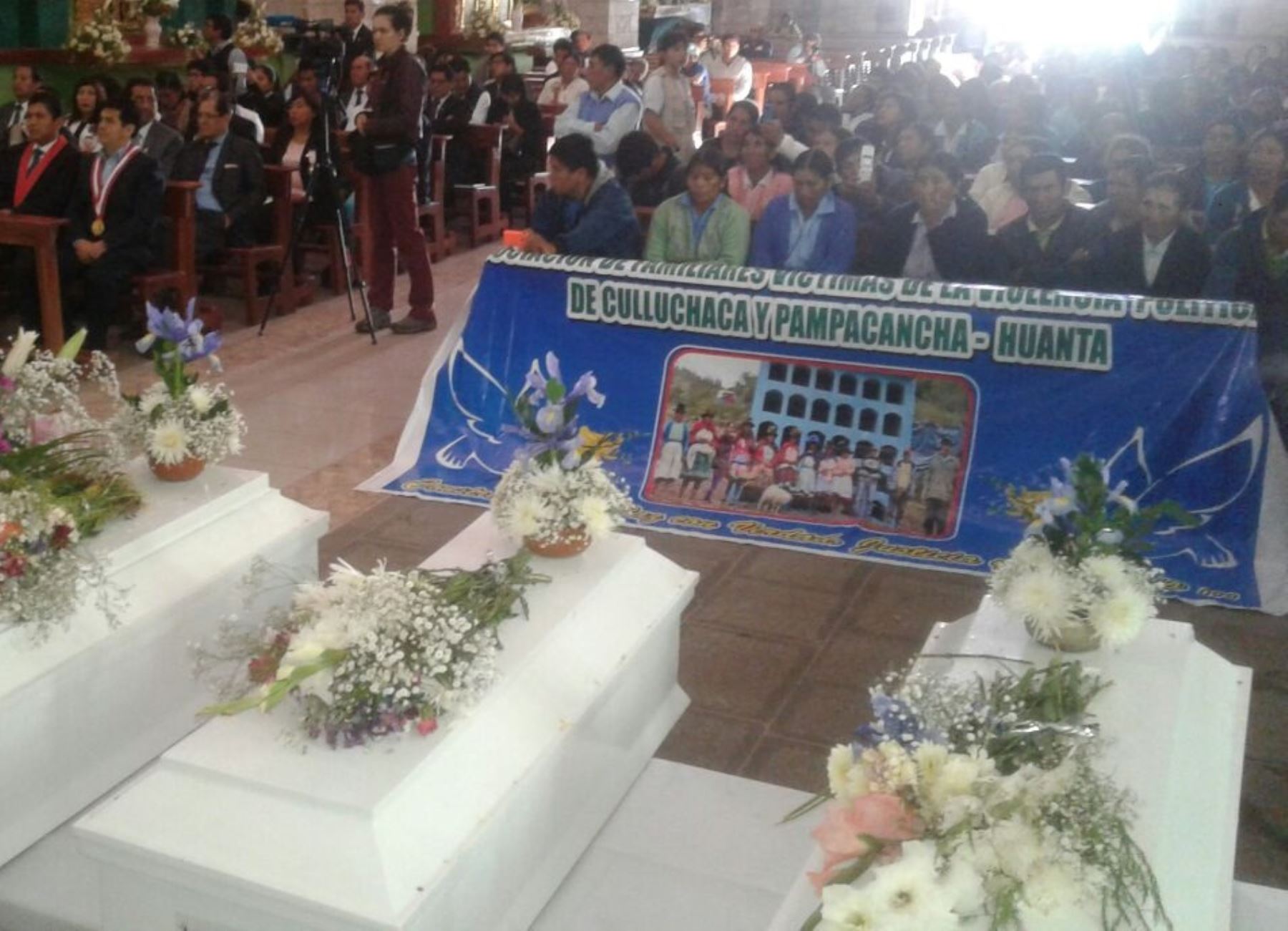 Fiscalía entrega restos de 22 víctimas del periodo de violencia en Ayacucho.