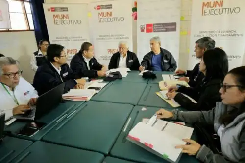 El jefe del Gabinete Ministerial, César Villanueva, y varios ministros acompañados de sus equipos técnicos, sostienen reuniones con alcaldes de Cajamarca en el marco del Muni Ejecutivo que se realiza en esa región para identificar y priorizar los proyectos de desarrollo en beneficio de su población.