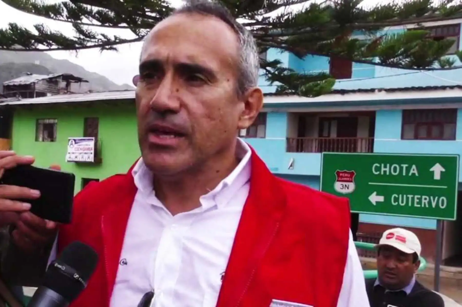 El viceministro de Transportes, Carlos Estremadoyro, recorre hoy las principales carreteras de la región Cajamarca para observar de cerca el estado de los tramos y proponer soluciones viales.