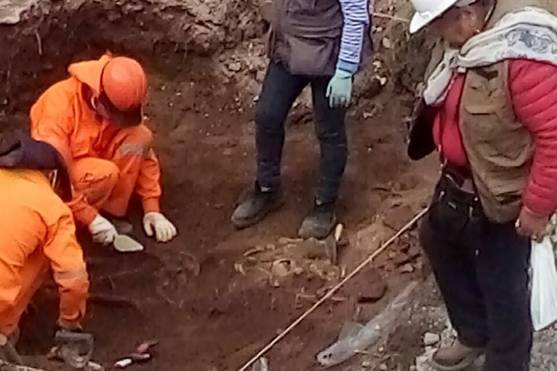 Hallan restos óseos en plaza principal de distrito de San Sebastián, en Cusco. ANDINA/Difusión