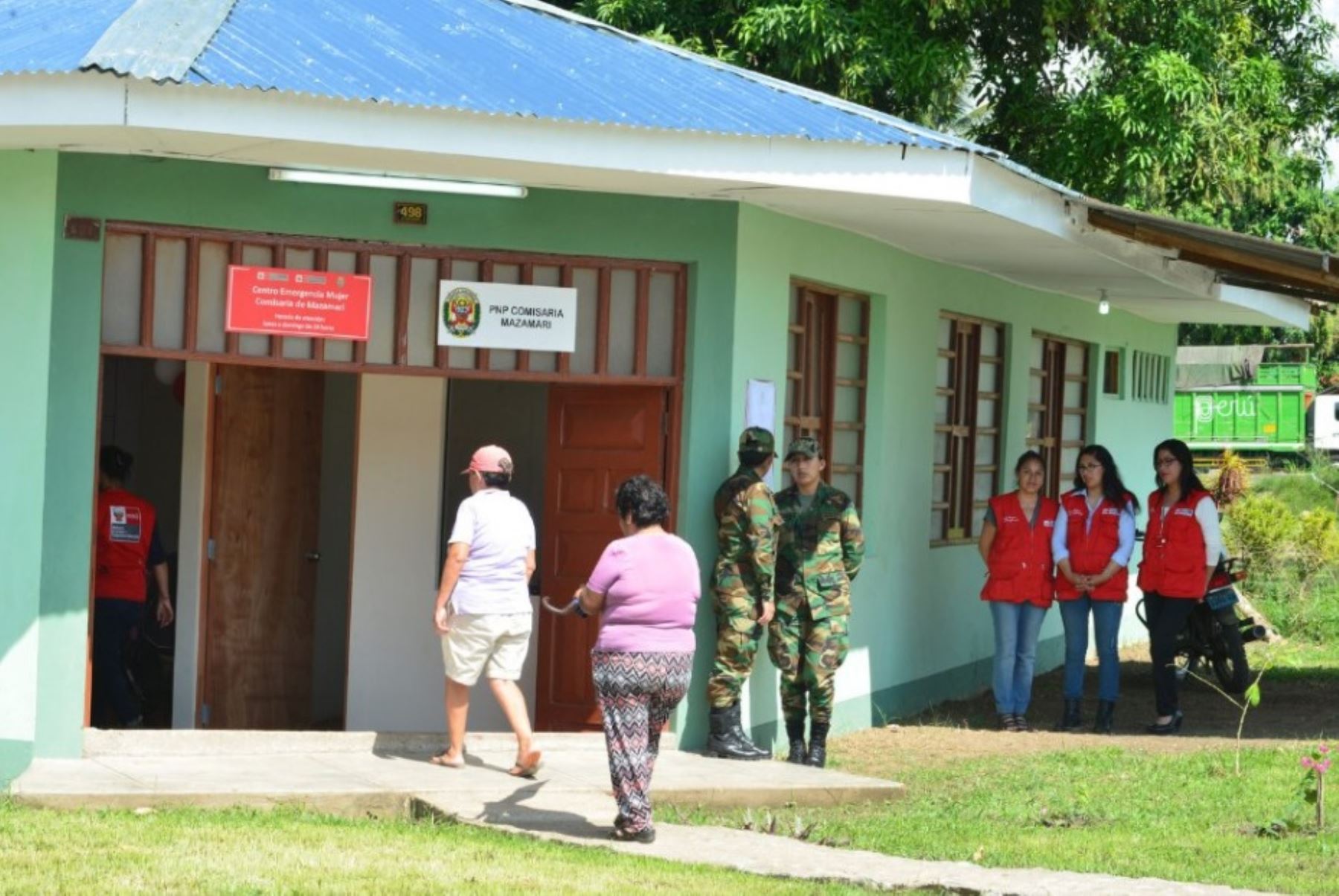 Ministerio de la Mujer brinda atención a familia de niña rescatada en Satipo y coordina acciones legales contra presuntos agresores.