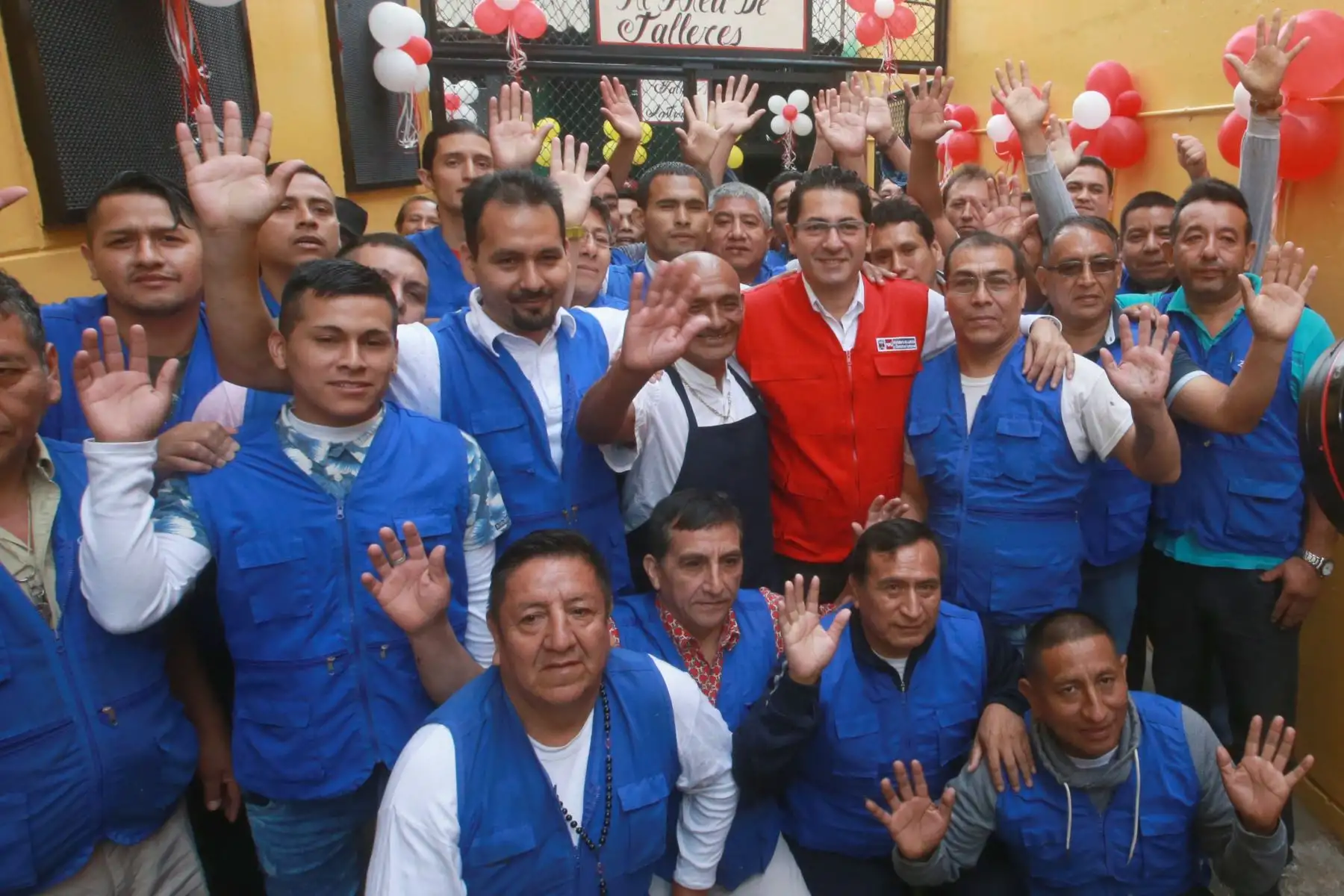 Ministro de Justicia, Salvador Heresi, inauguró talleres de confecciones y trabajos en cuero en el penal del Callao. Foto: ANDINA/Jhony Laurente.